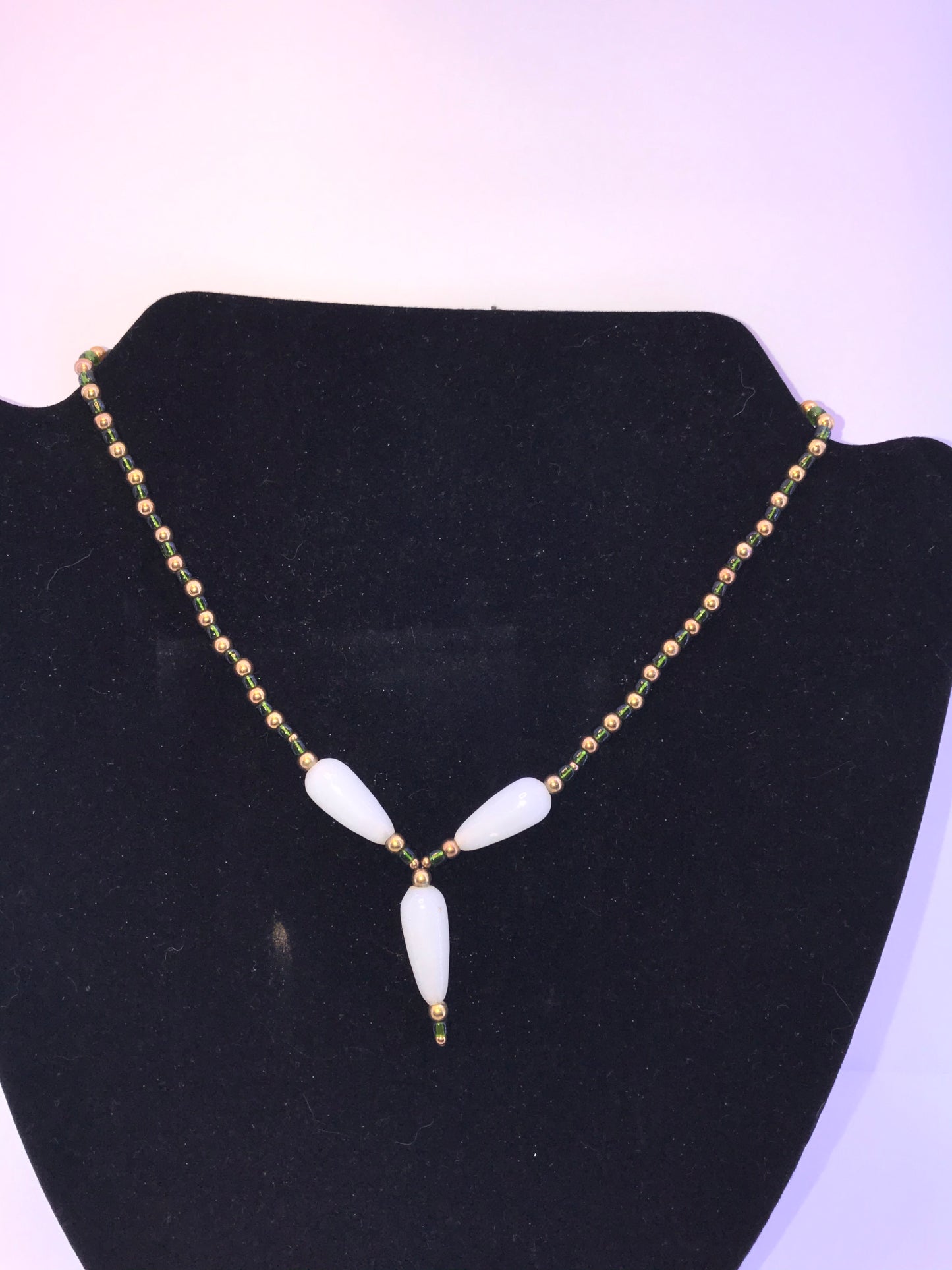 16" Green And Gold Necklace