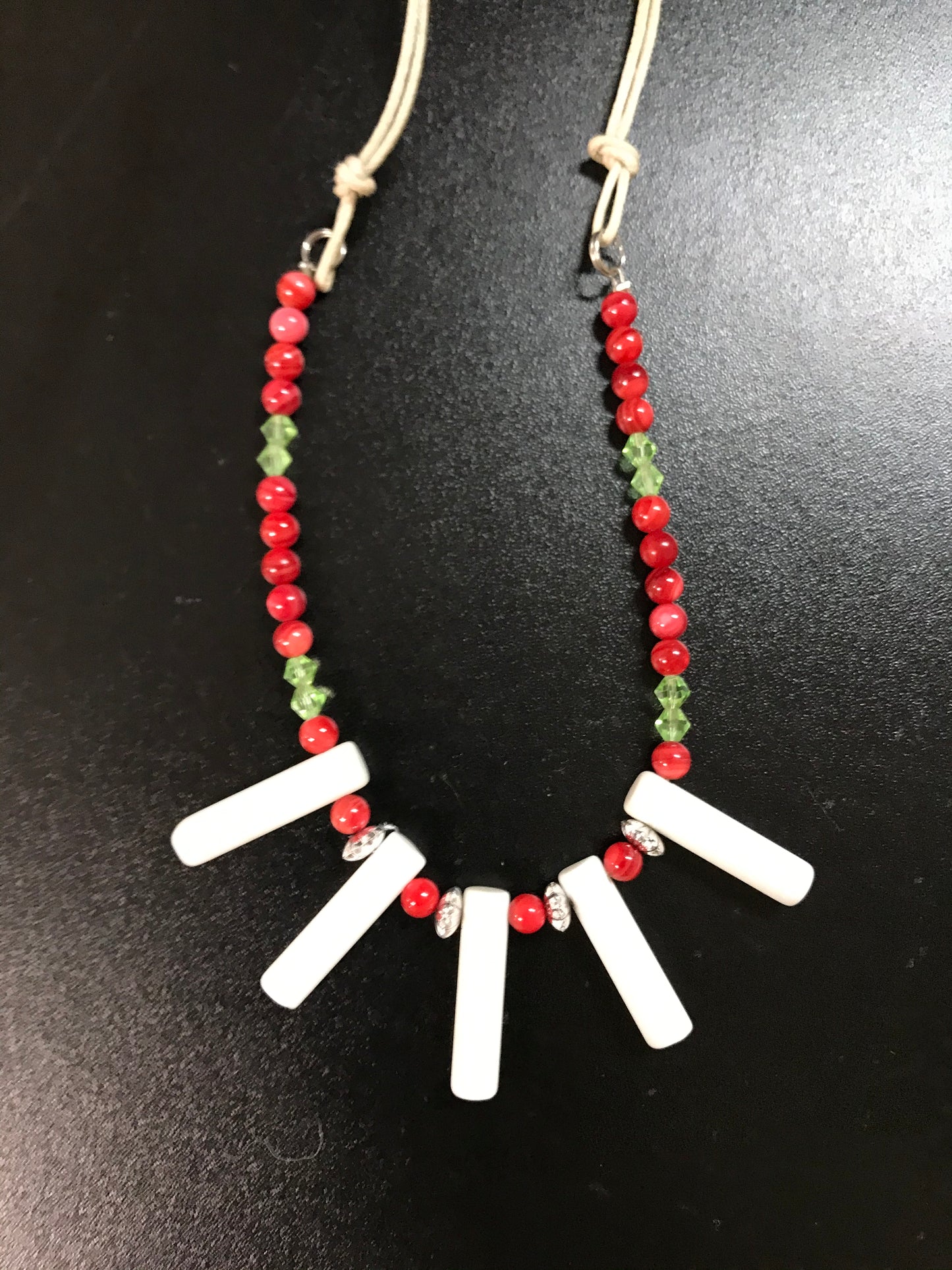 19 1/2" Red Agate and Ceramic Necklace