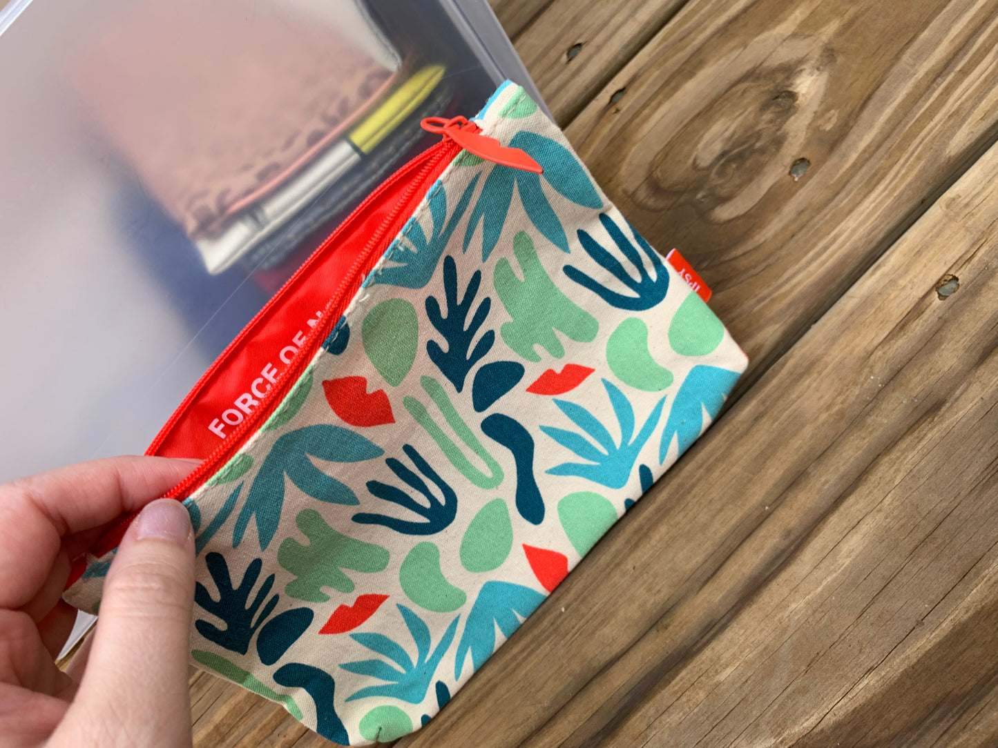 Ipsy Leaf design makeup bag
