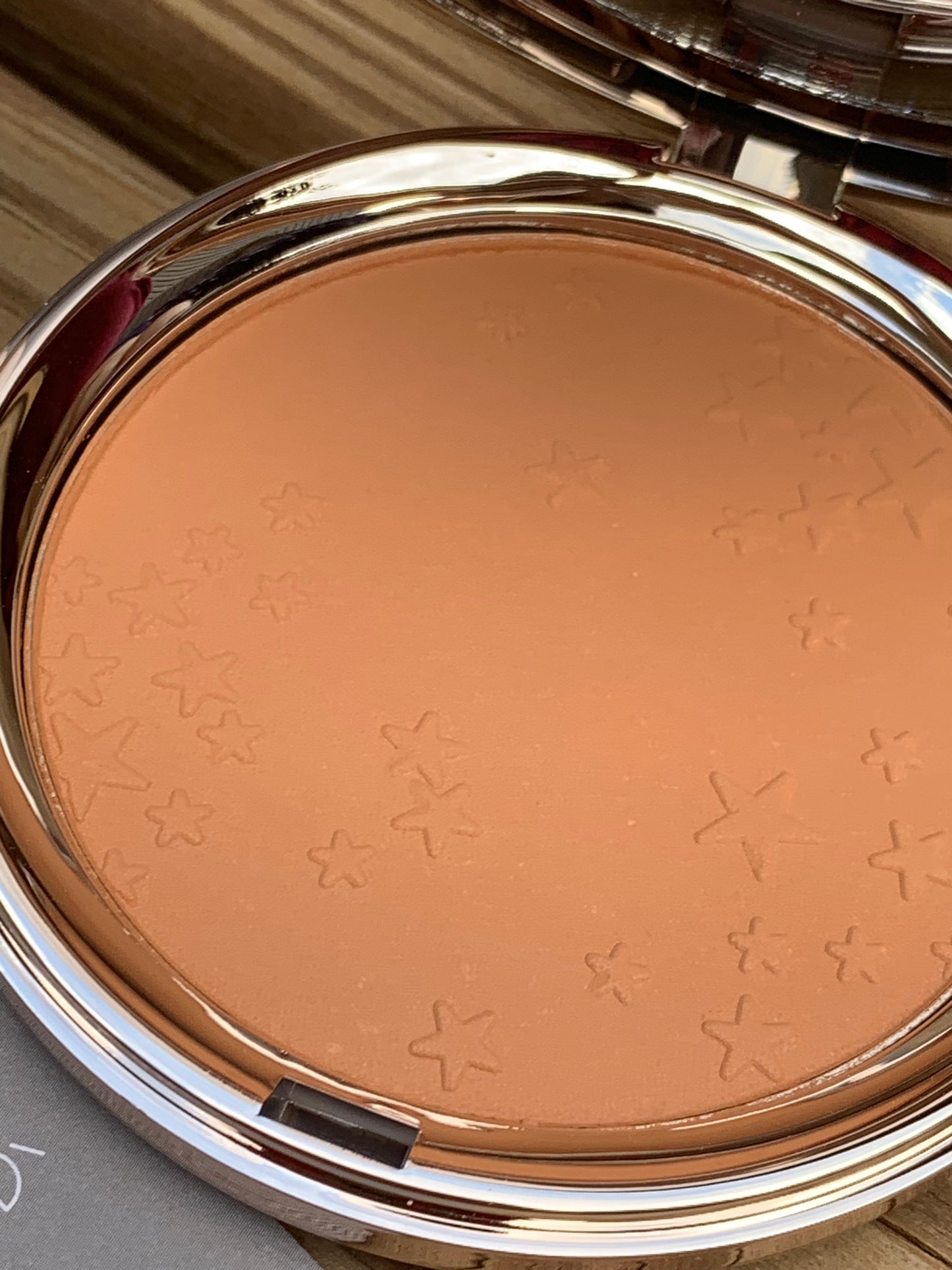 Ciate London Bamboo Bronzer Mattifying Powder Bronzer in Palm Island