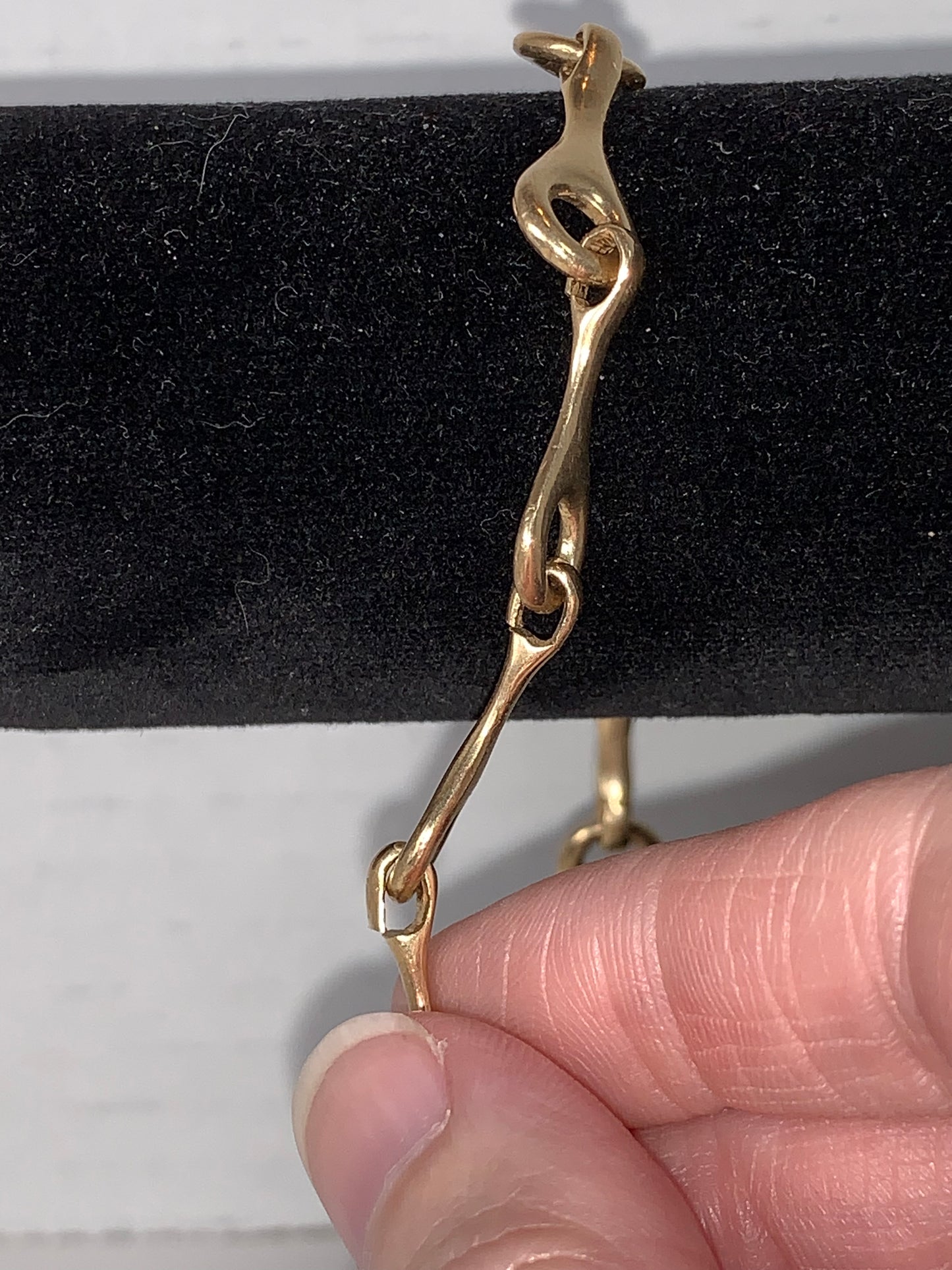 9 3/4" long 14KT Gold Bone Design Bracelet