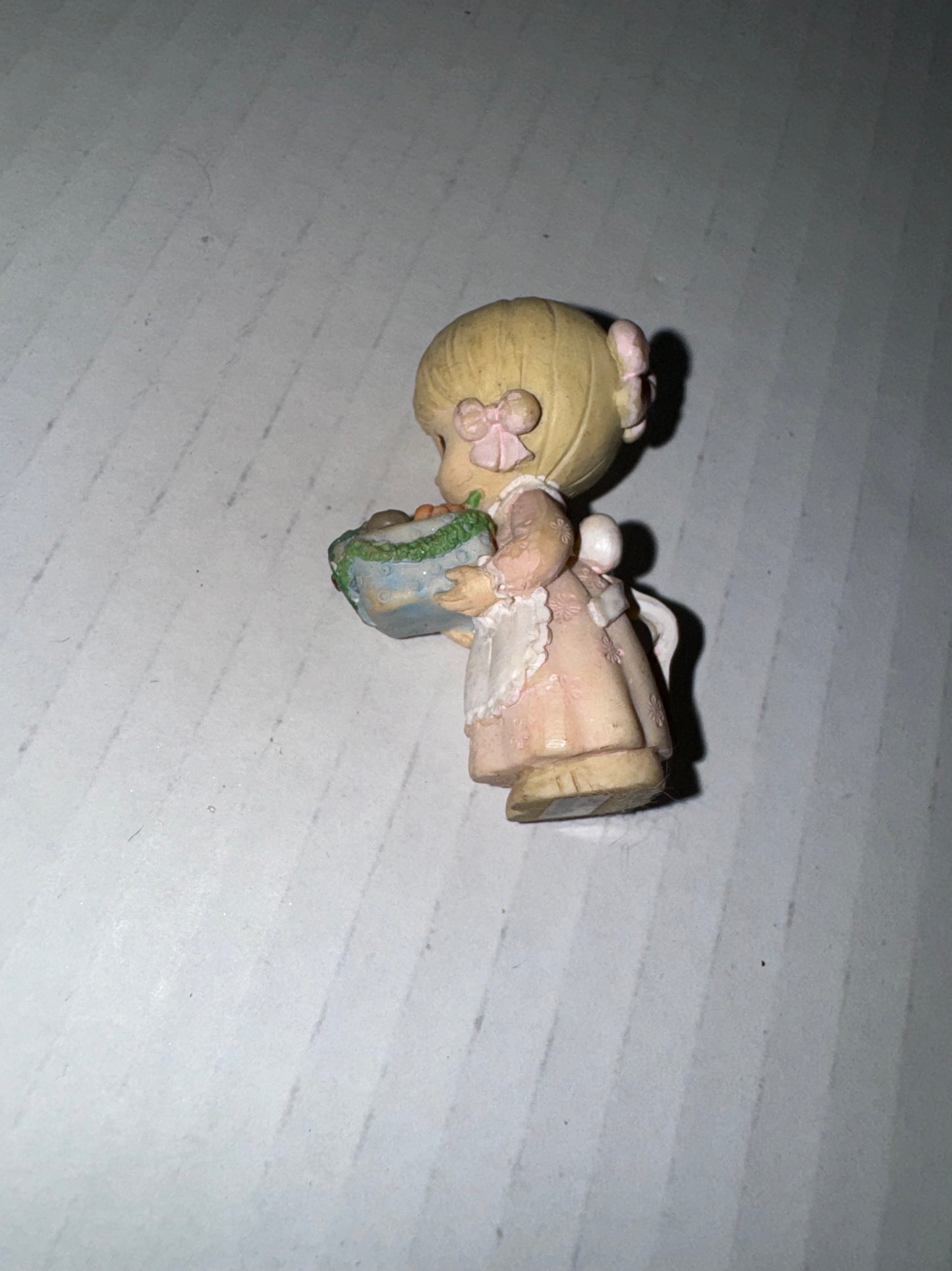 Vintage 1998 Precious Moments Christmas Figurine Girl
