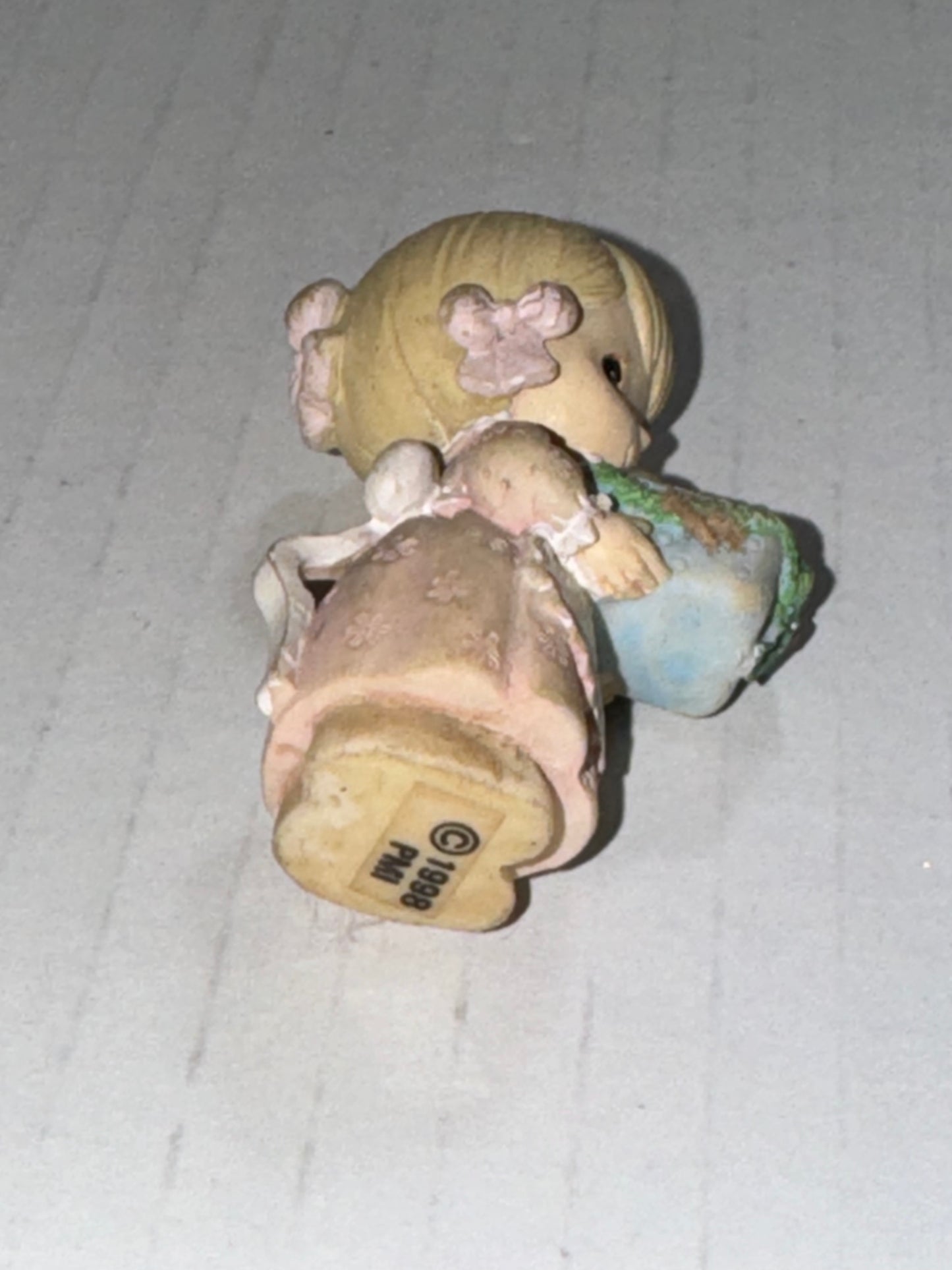 Vintage 1998 Precious Moments Christmas Figurine Girl