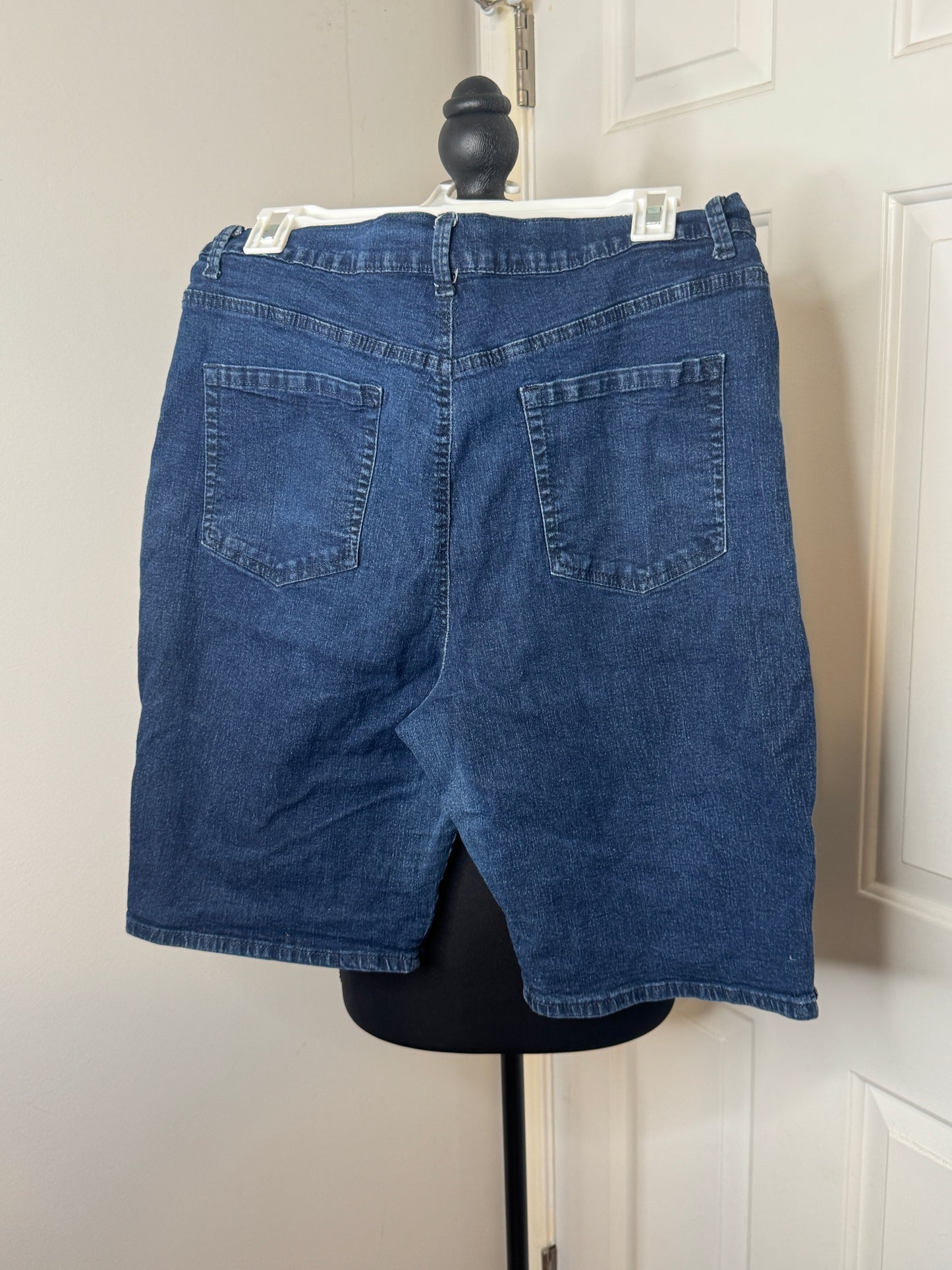 Blue Gloria Vanderbilt Long Shorts, Style Amanda, Size 16