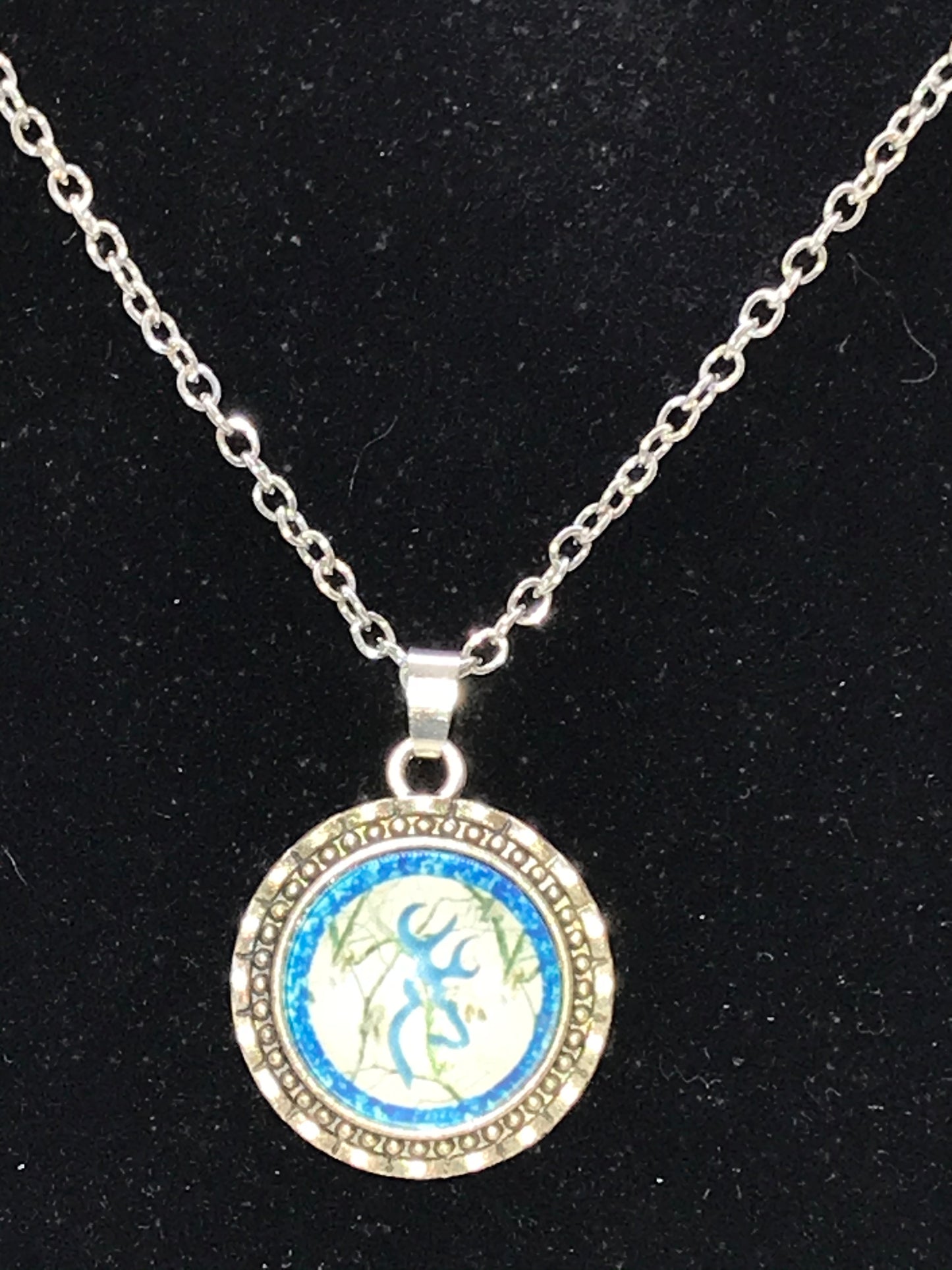 20 3/4" Blue and White Browning Cable Chain Necklace