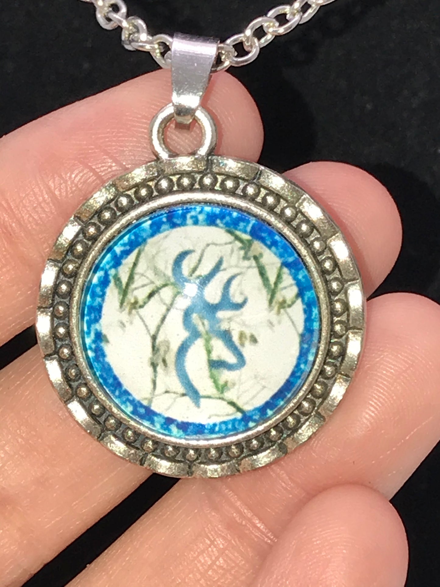 20 3/4" Blue and White Browning Cable Chain Necklace
