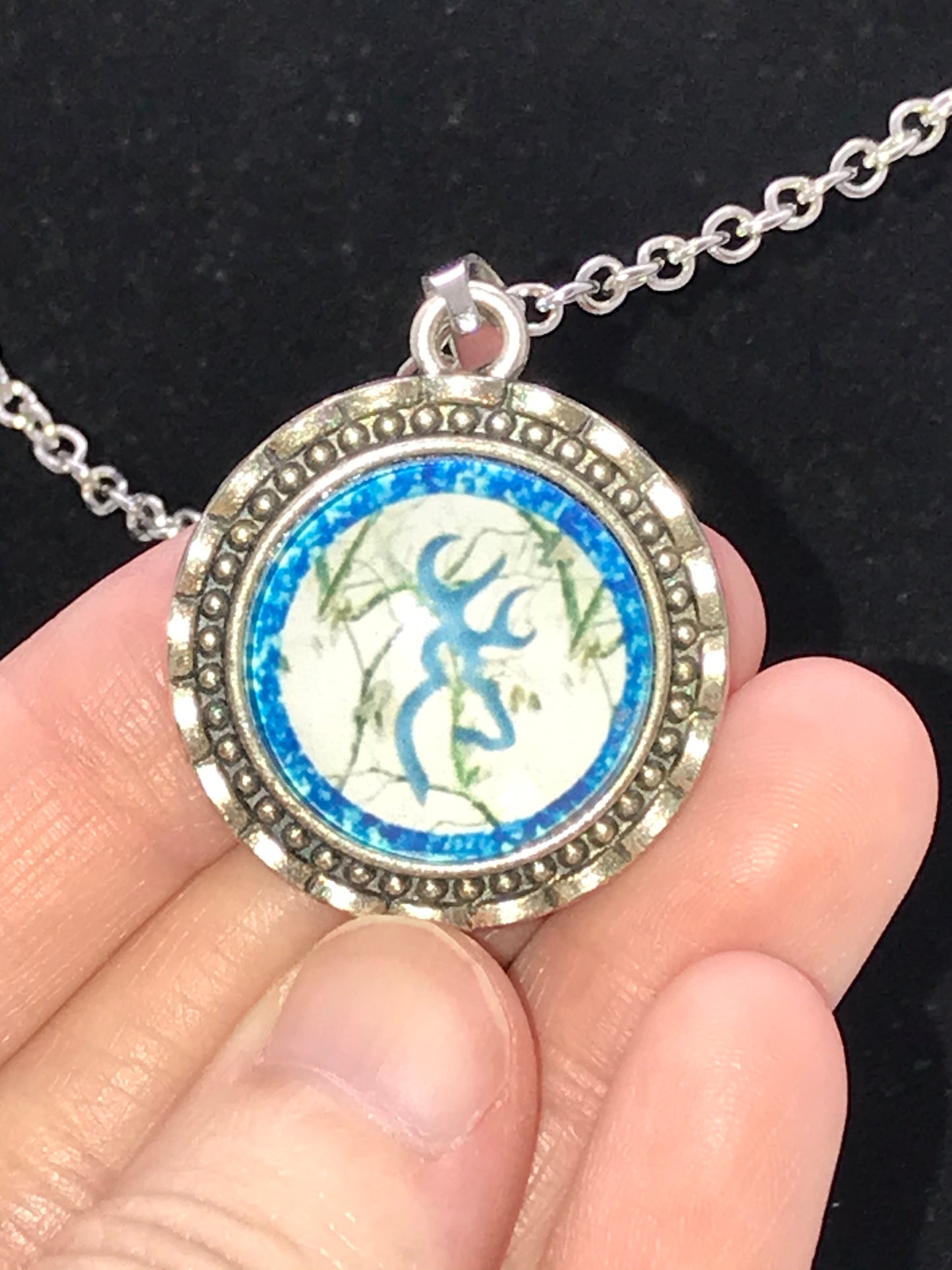 20 3/4" Blue and White Browning Cable Chain Necklace