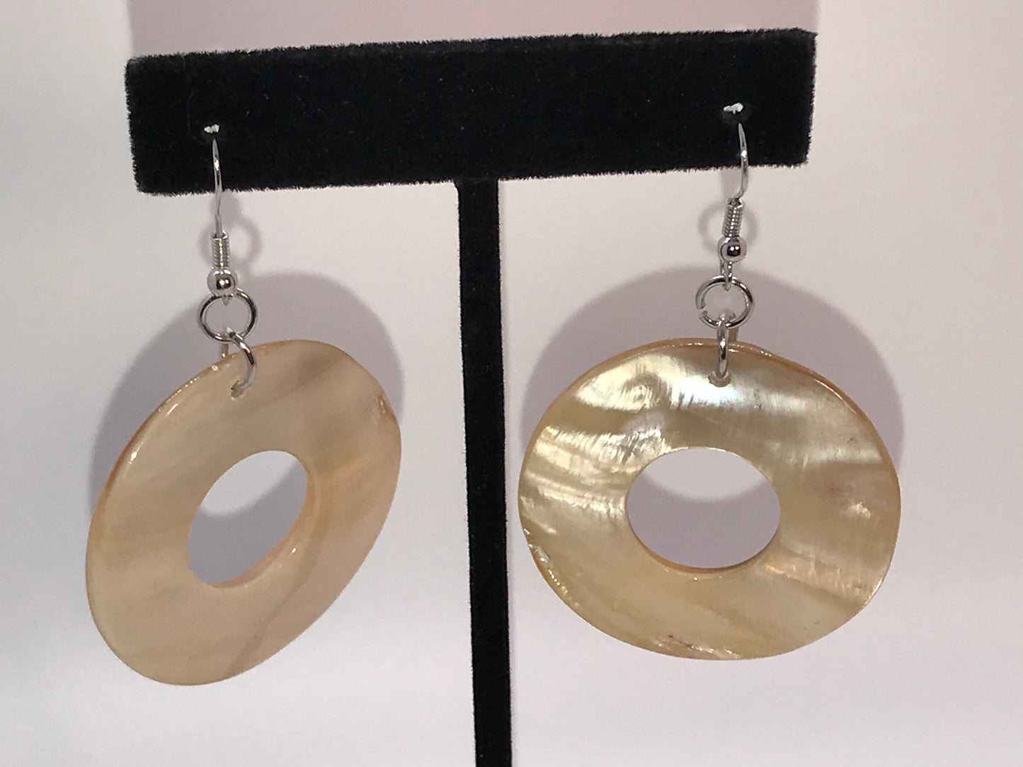 Brown Lip Pearl Doughnut Earrings