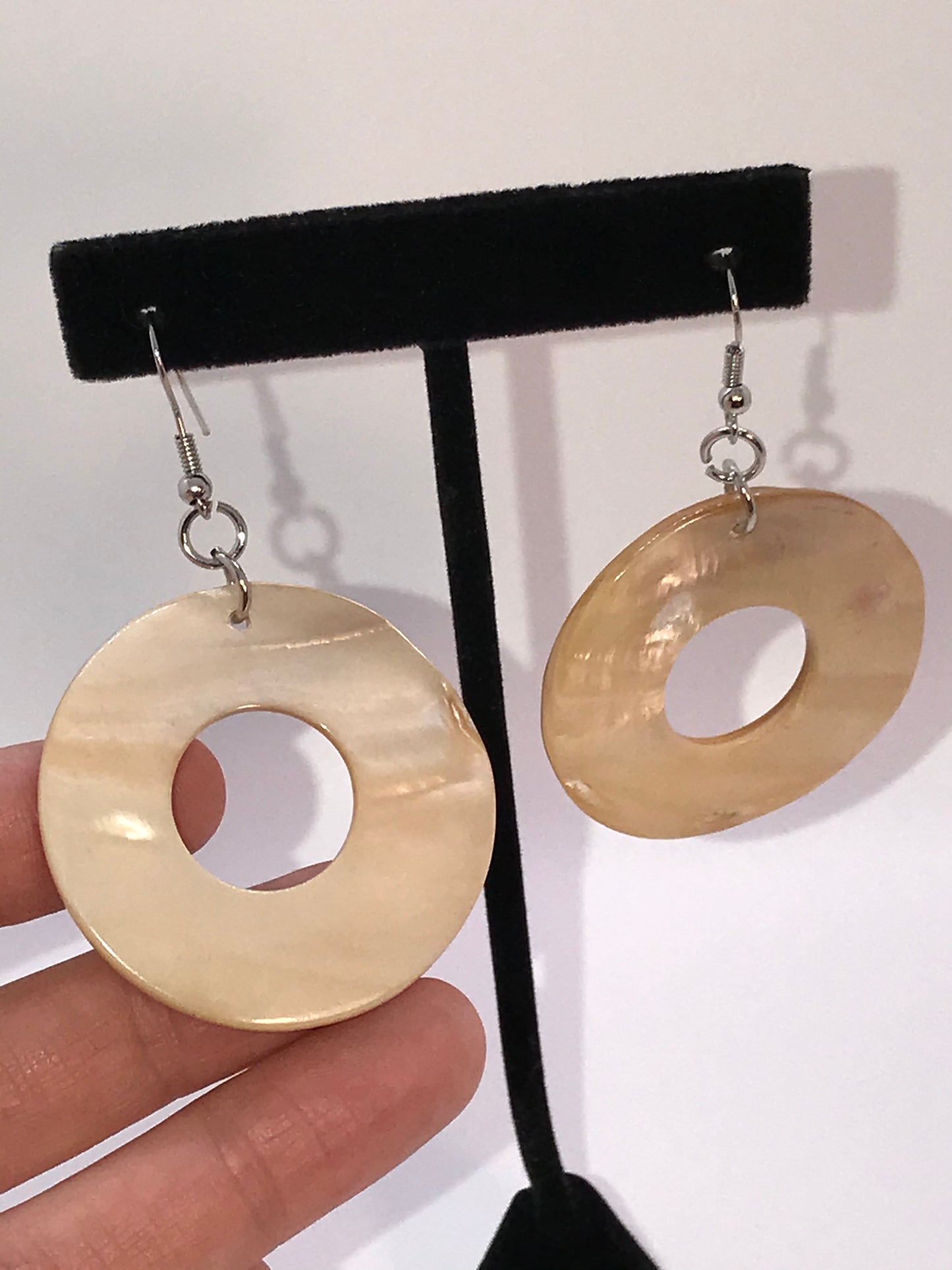 Brown Lip Pearl Doughnut Earrings