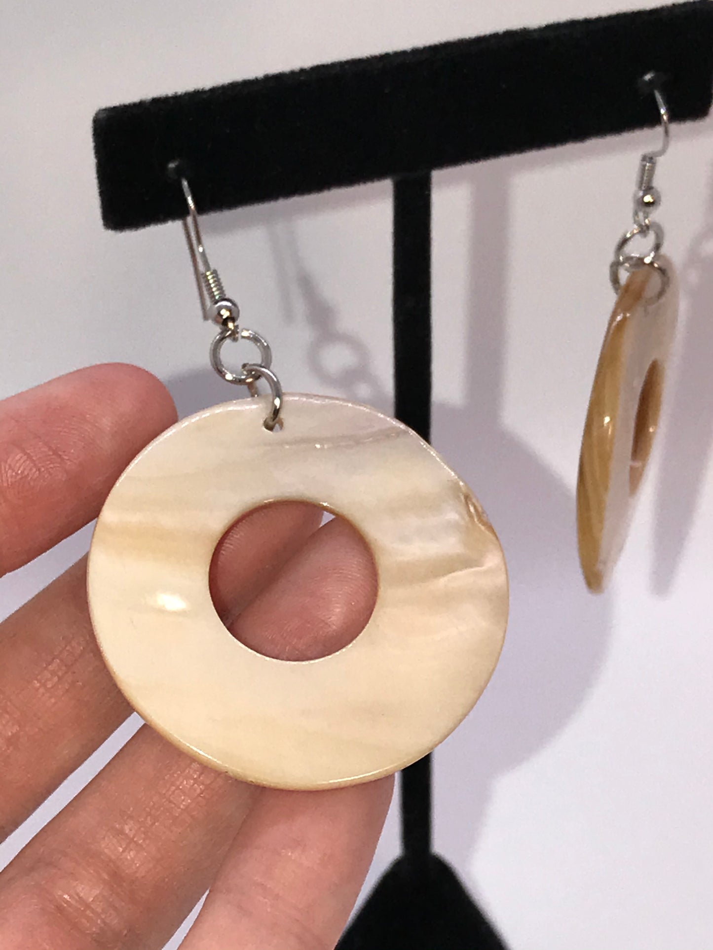 Brown Lip Pearl Doughnut Earrings