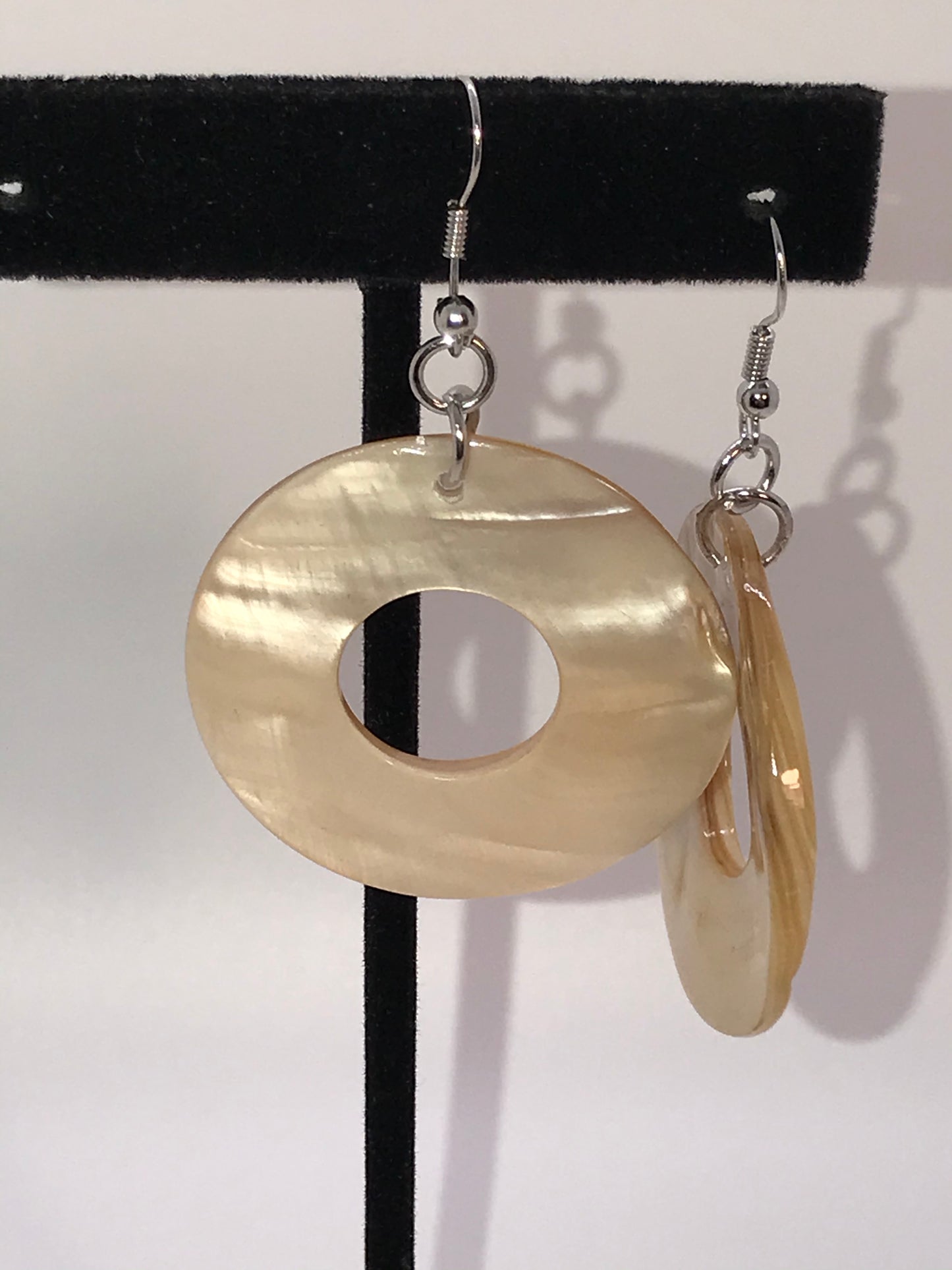 Brown Lip Pearl Doughnut Earrings