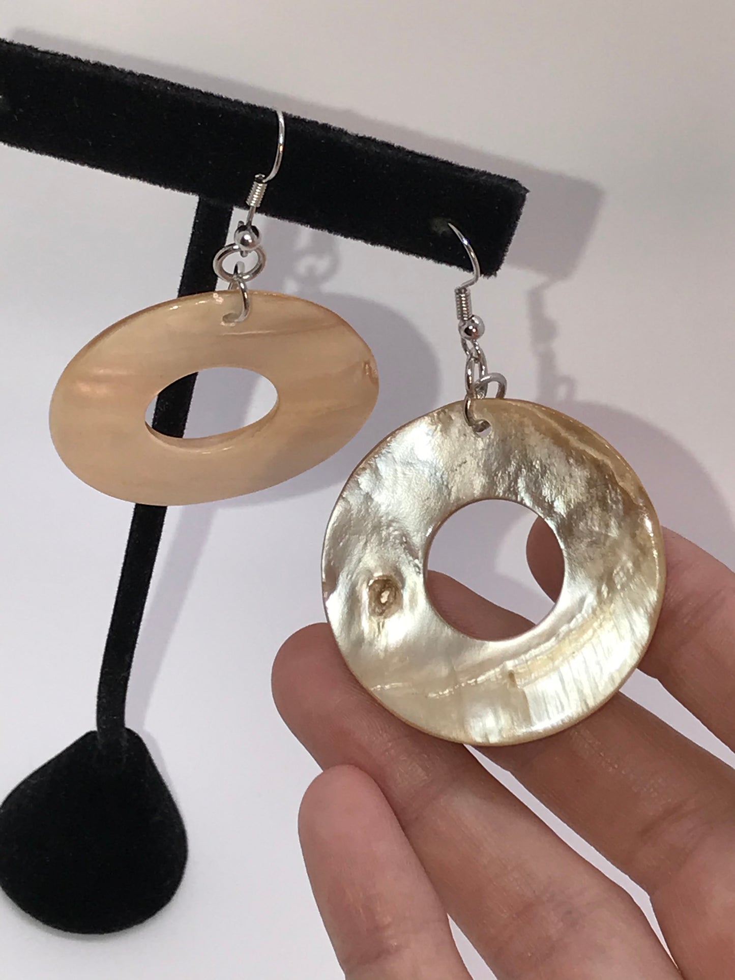 Brown Lip Pearl Doughnut Earrings