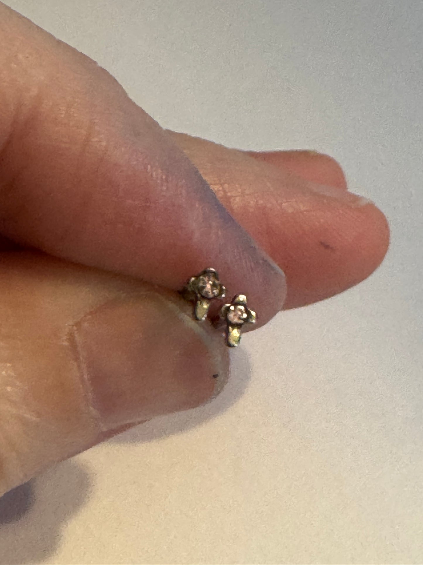 20 Gauge Straight Cross Nose Ring