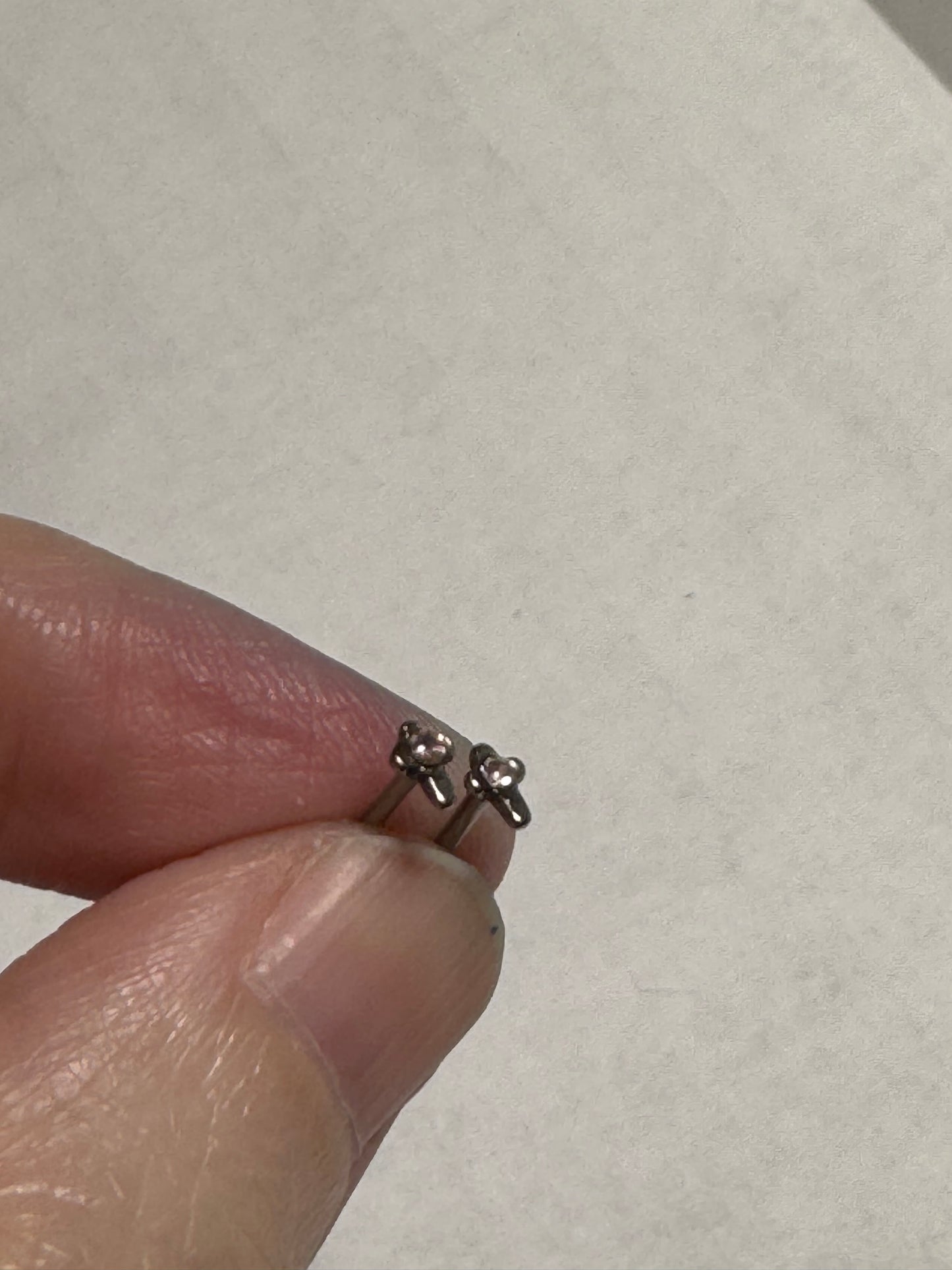 20 Gauge Straight Cross Nose Ring