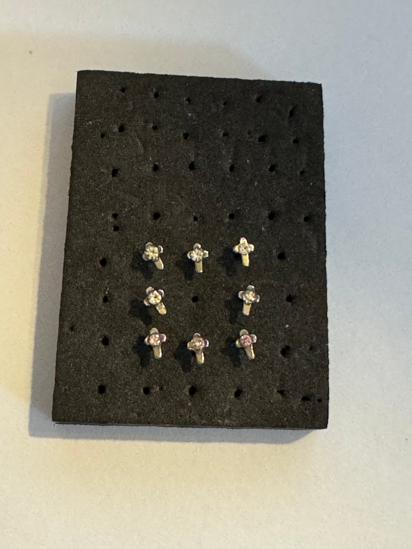 20 Gauge Straight Cross Nose Ring