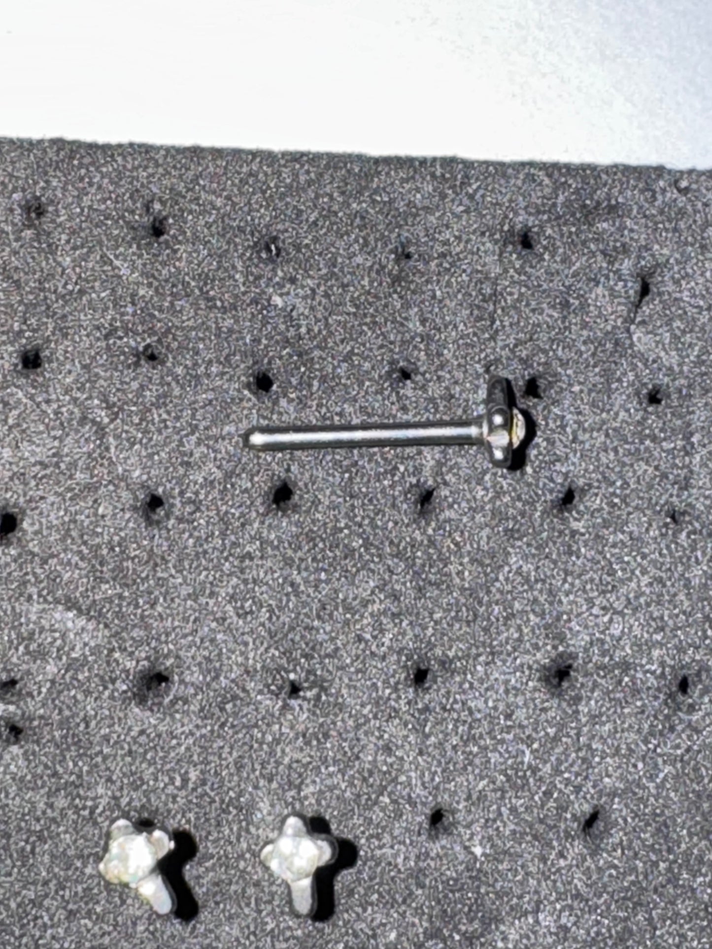 20 Gauge Straight Cross Nose Ring
