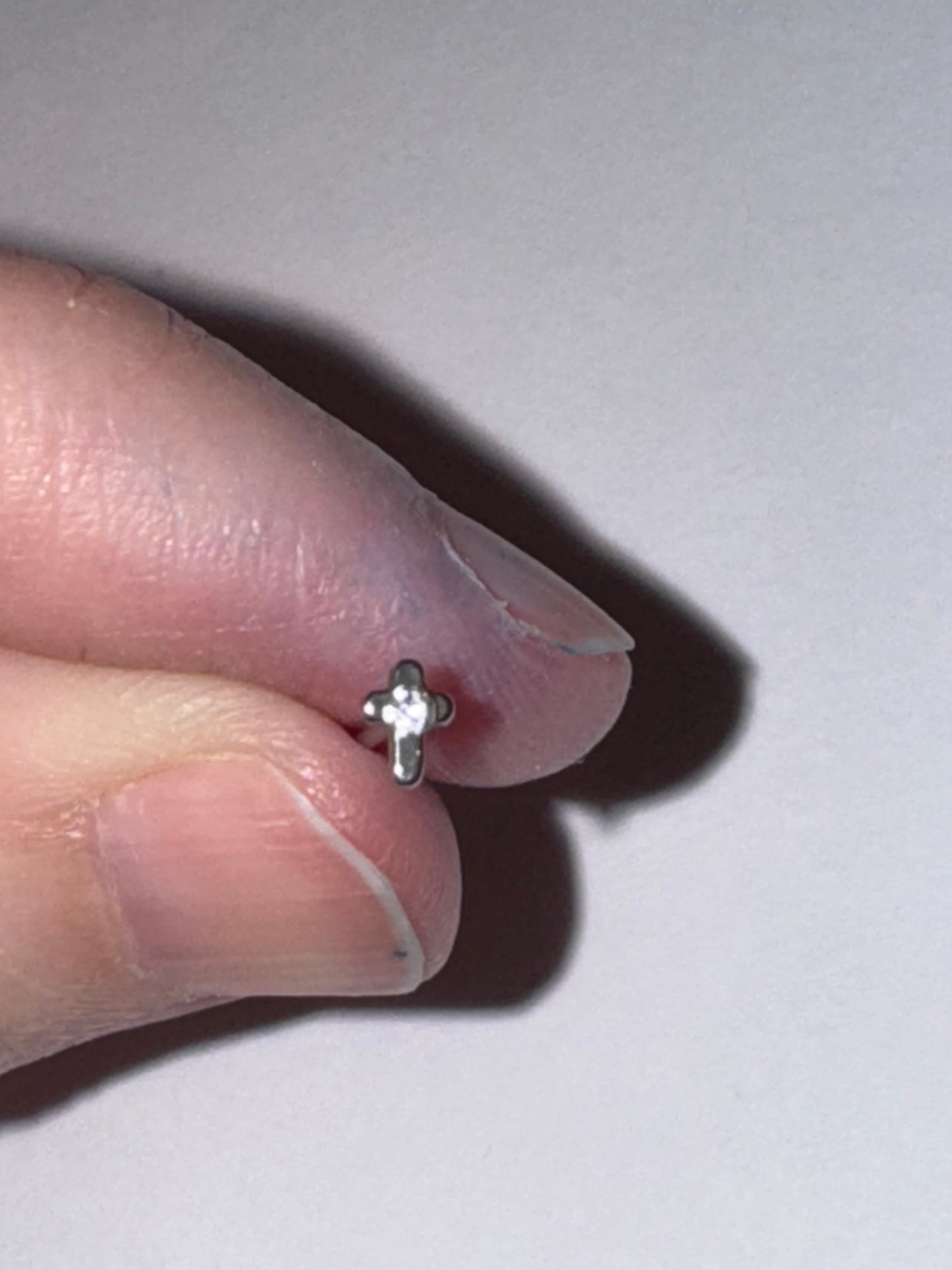 20 Gauge Straight Cross Nose Ring