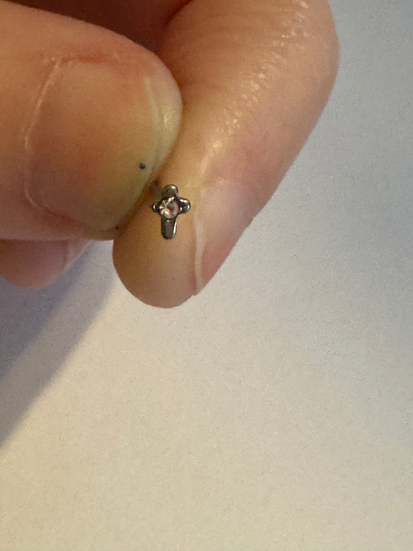 20 Gauge Straight Cross Nose Ring