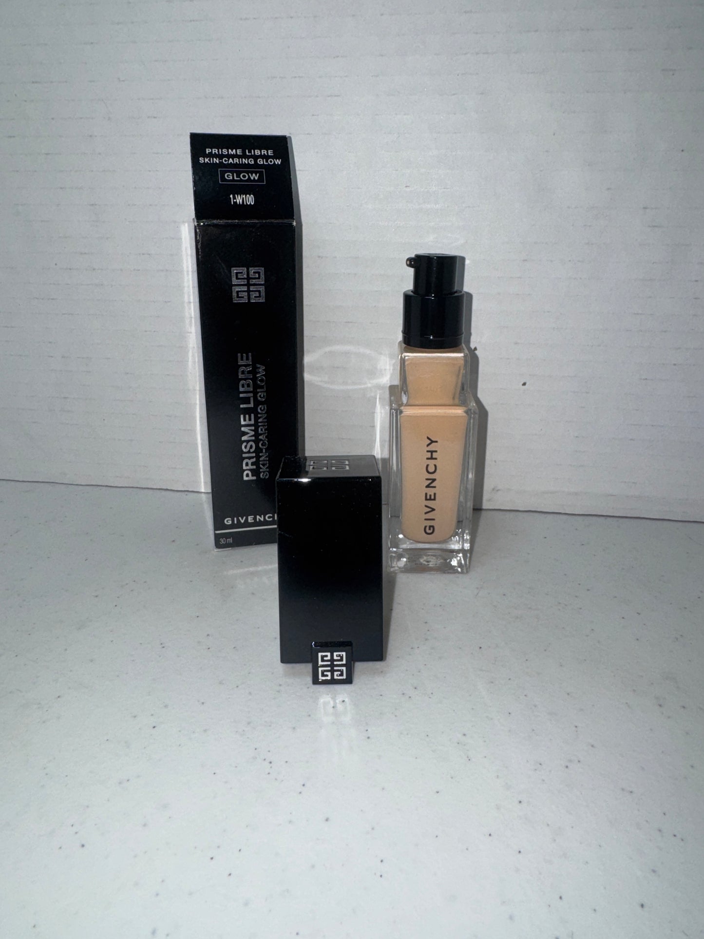 Givenchy PRISME LIBRE GLOW SERUM FOUNDATION in shade 1-w100