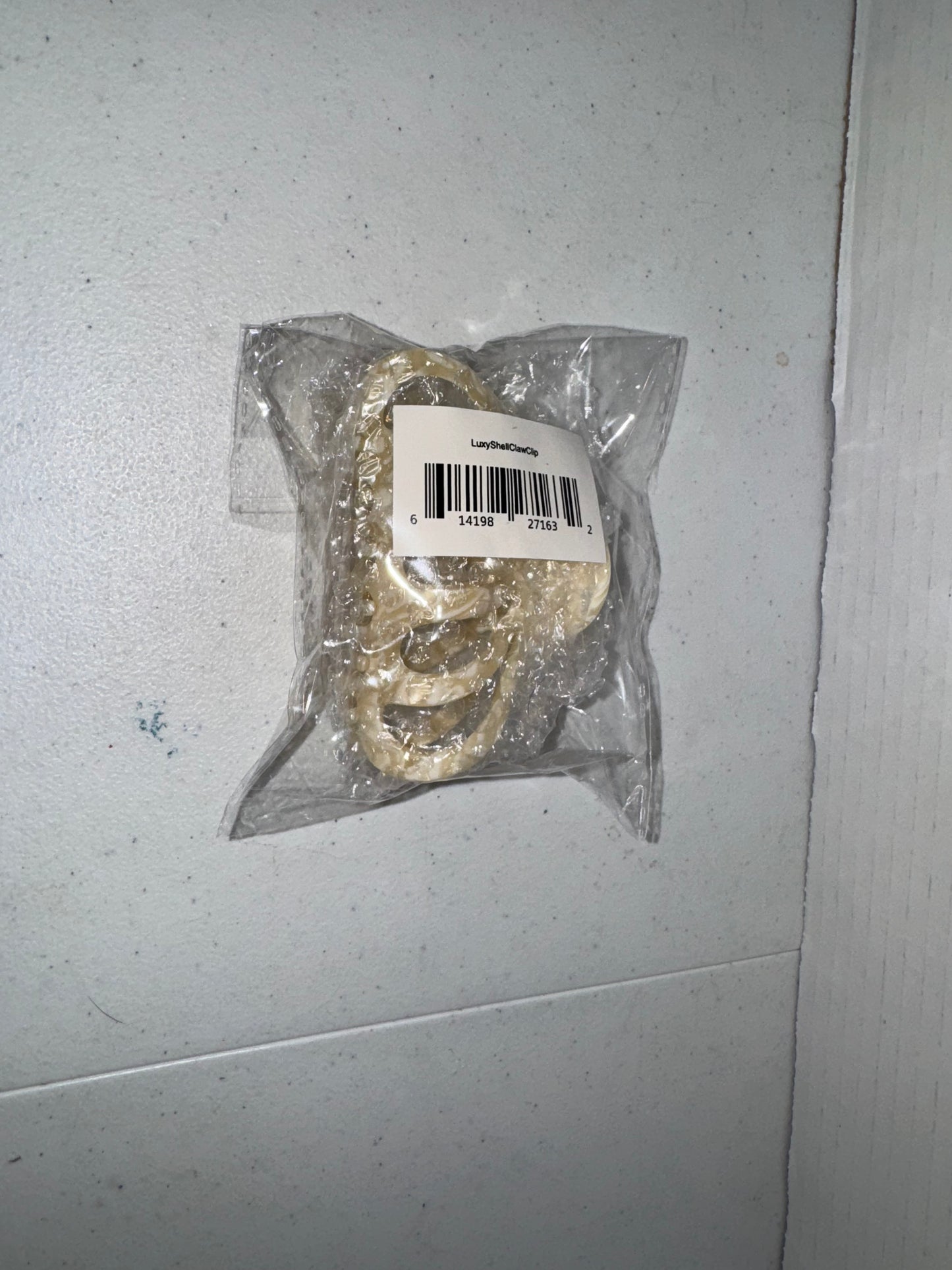 Luxy Coastal Shell Claw Clip