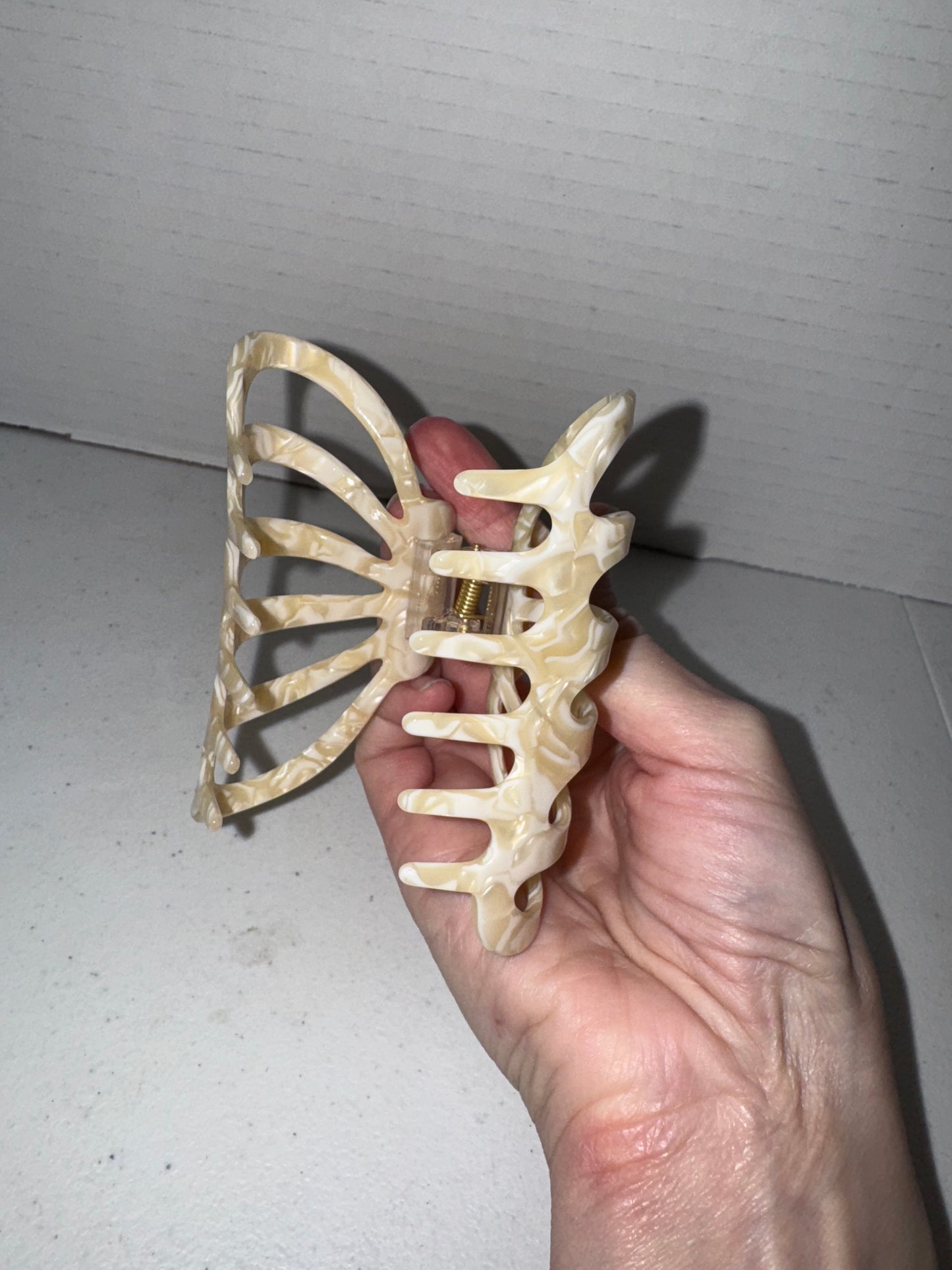 Luxy Coastal Shell Claw Clip