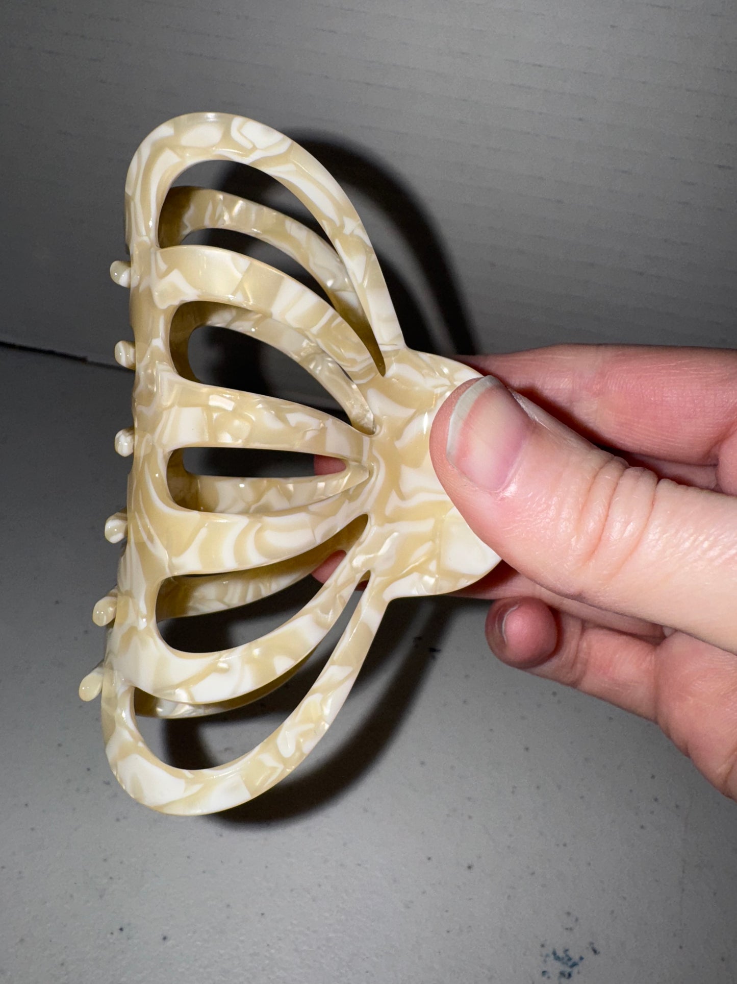 Luxy Coastal Shell Claw Clip
