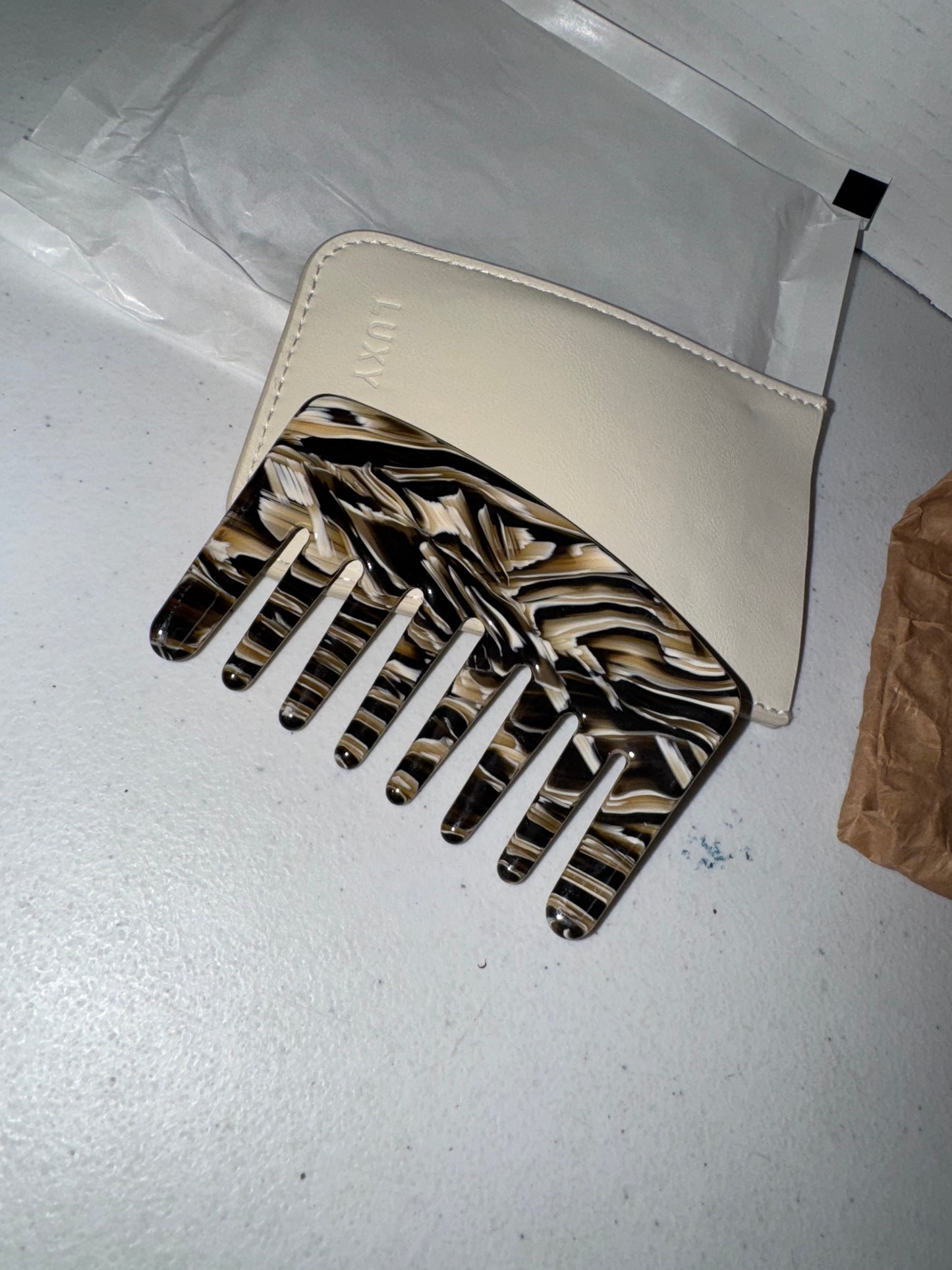 Luxy Mocha Marble Detangling Comb