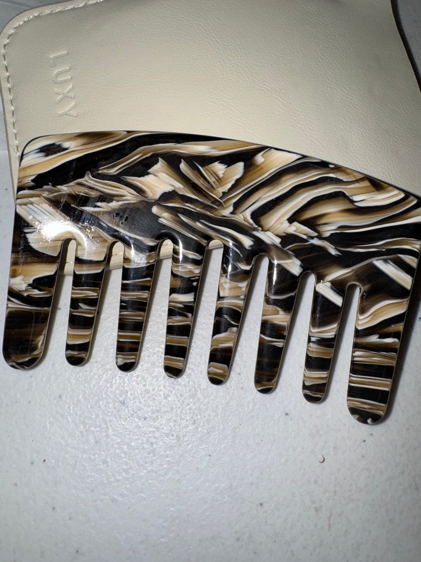 Luxy Mocha Marble Detangling Comb
