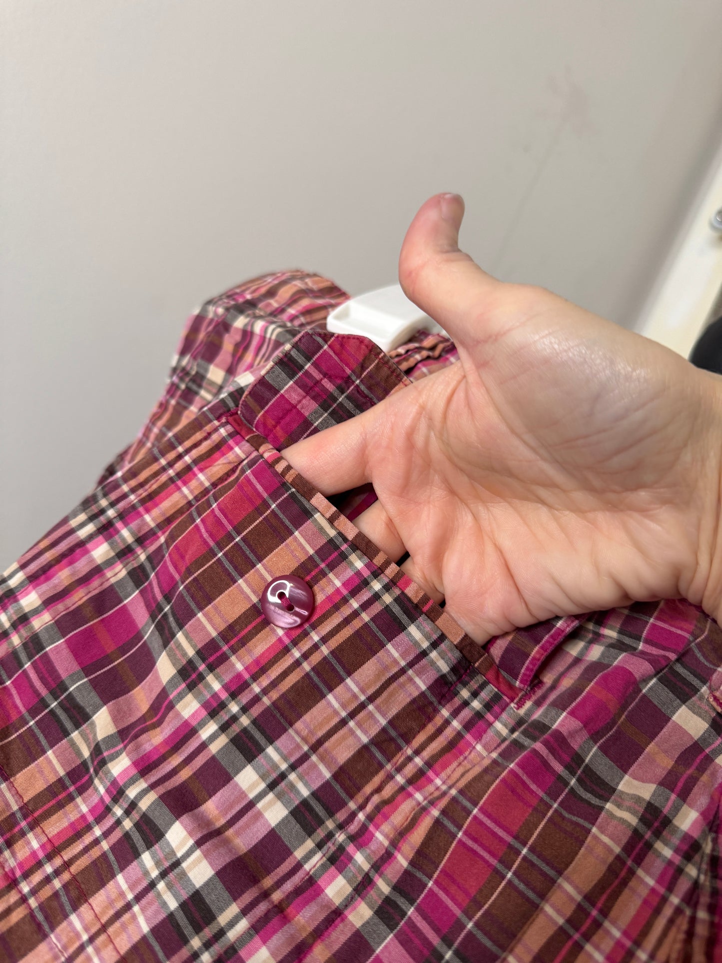 Manhattan Chino New York & Company Pink Plaid Shorts, size 16.