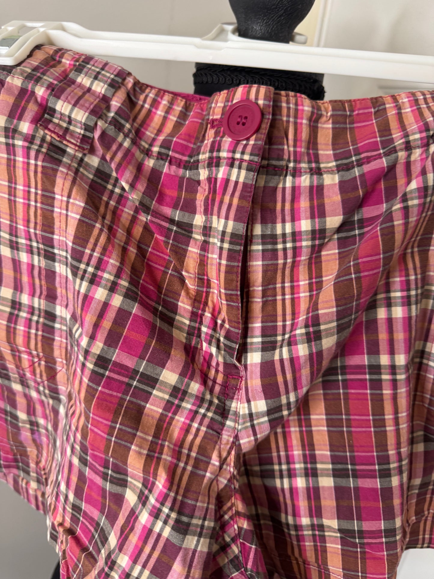 Manhattan Chino New York & Company Pink Plaid Shorts, size 16.