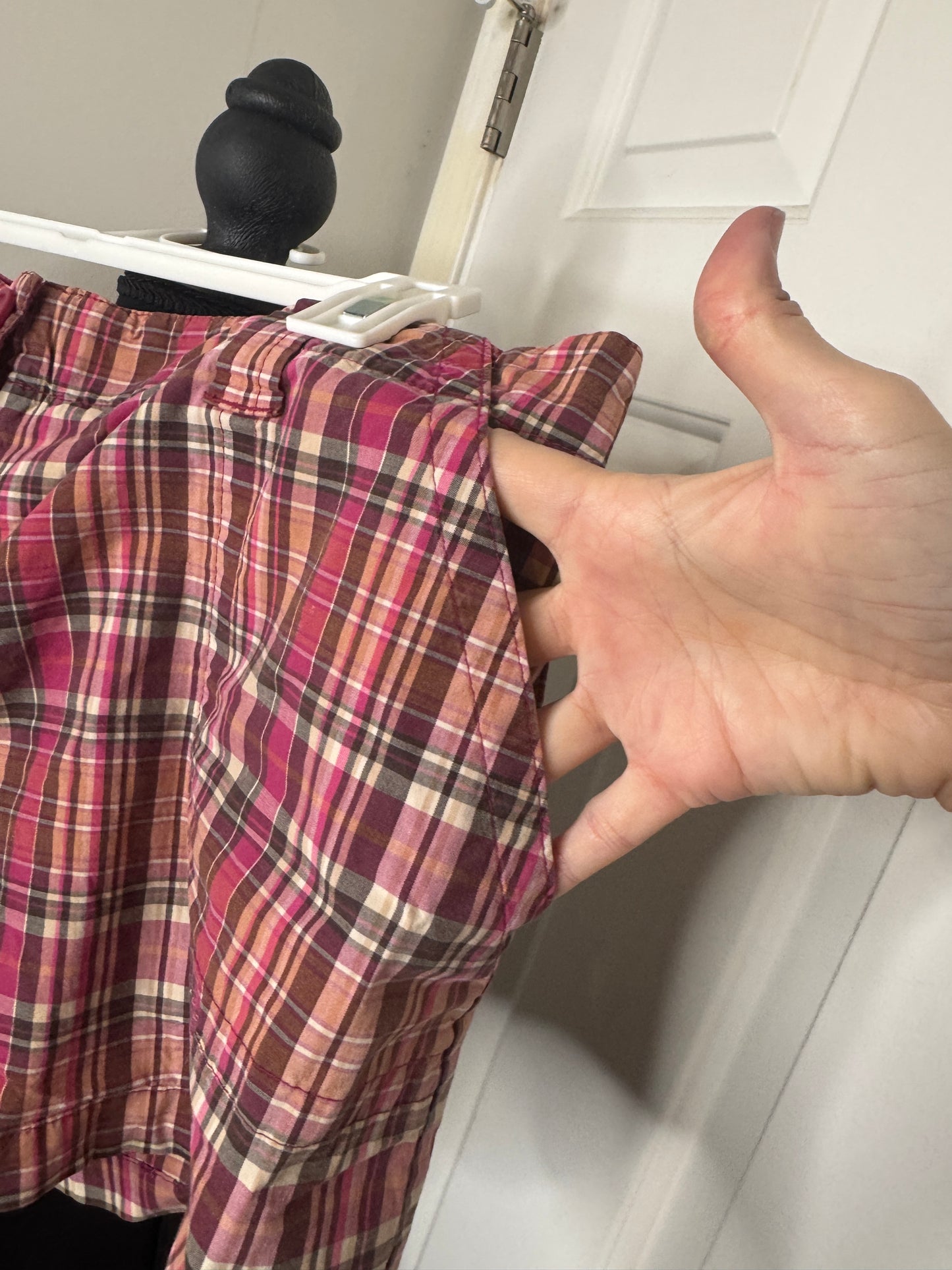 Manhattan Chino New York & Company Pink Plaid Shorts, size 16.