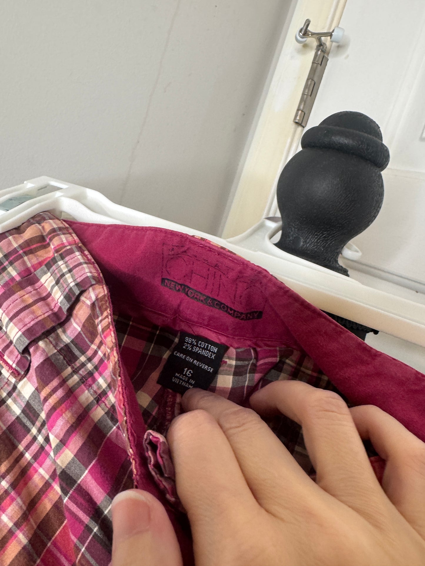 Manhattan Chino New York & Company Pink Plaid Shorts, size 16.