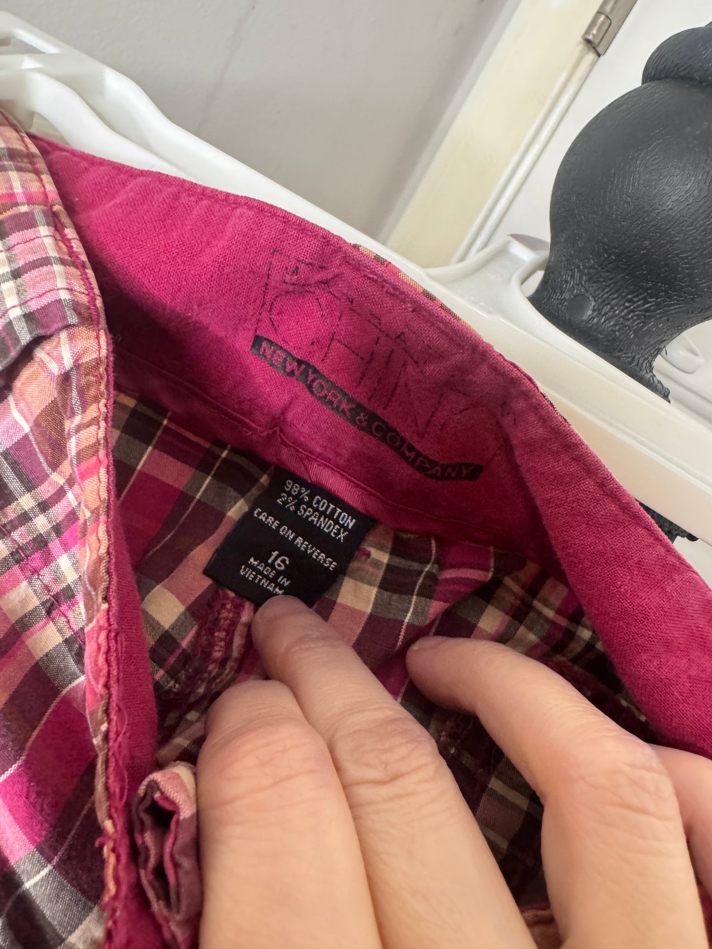 Manhattan Chino New York & Company Pink Plaid Shorts, size 16.