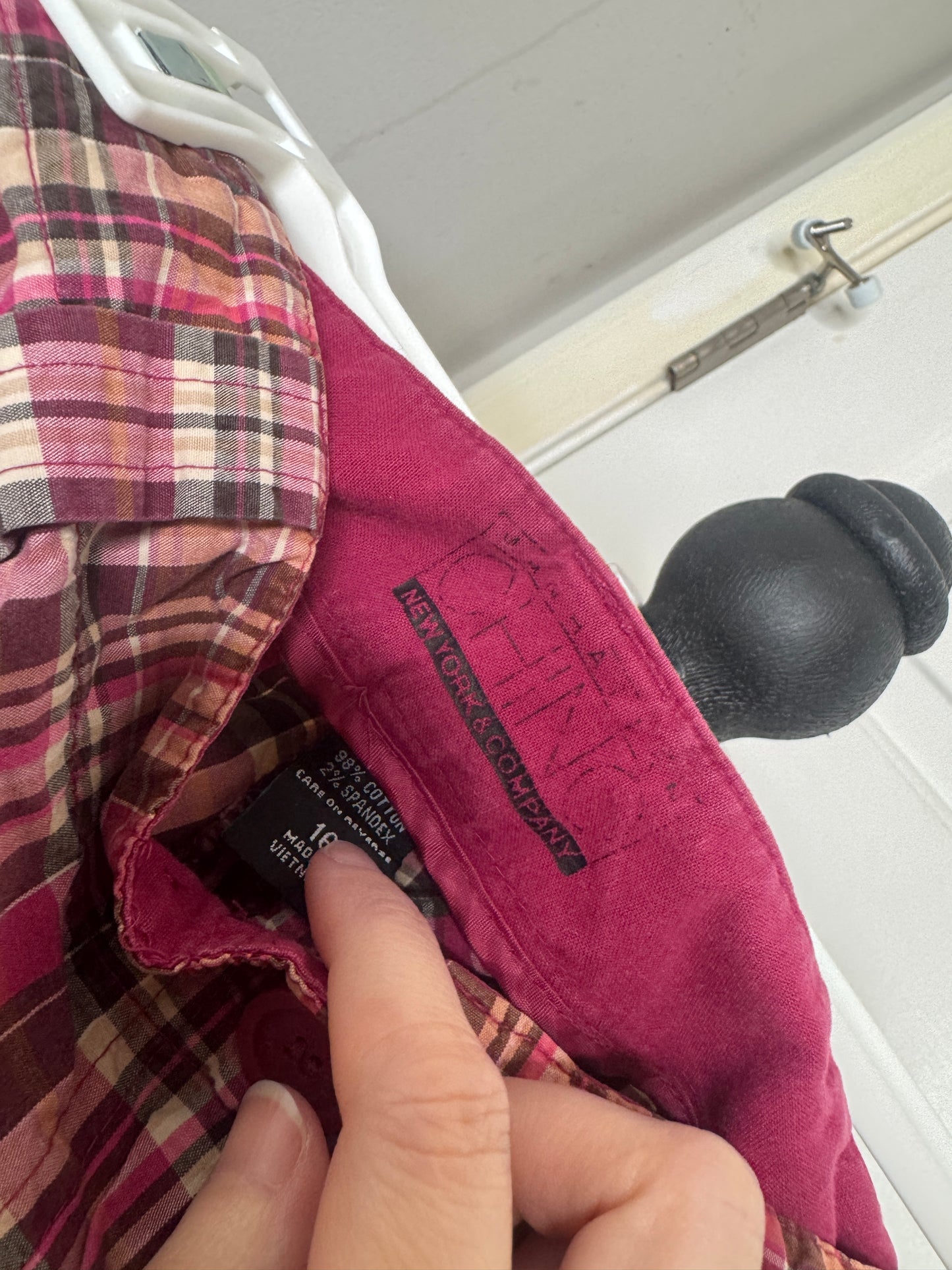 Manhattan Chino New York & Company Pink Plaid Shorts, size 16.