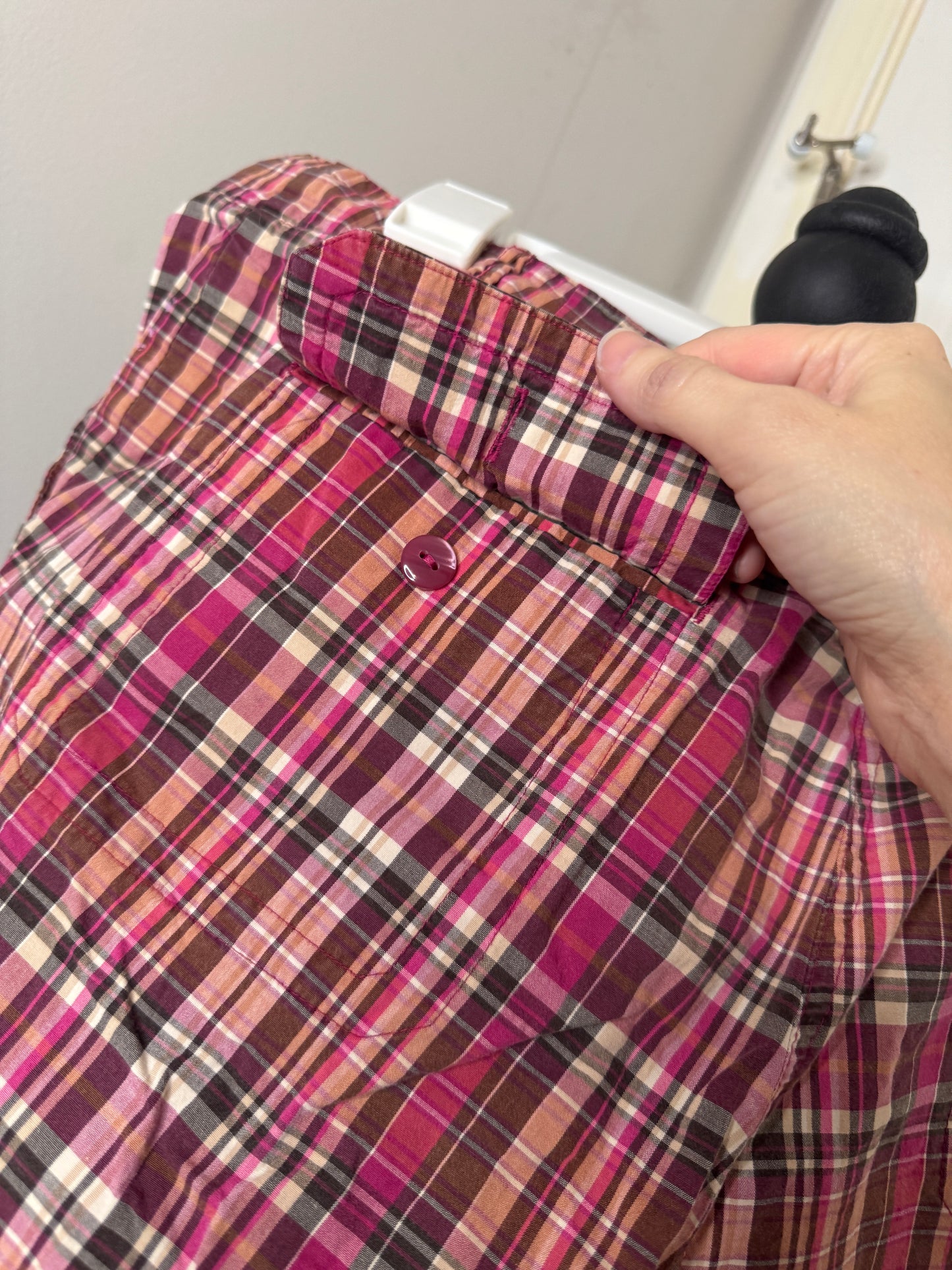 Manhattan Chino New York & Company Pink Plaid Shorts, size 16.