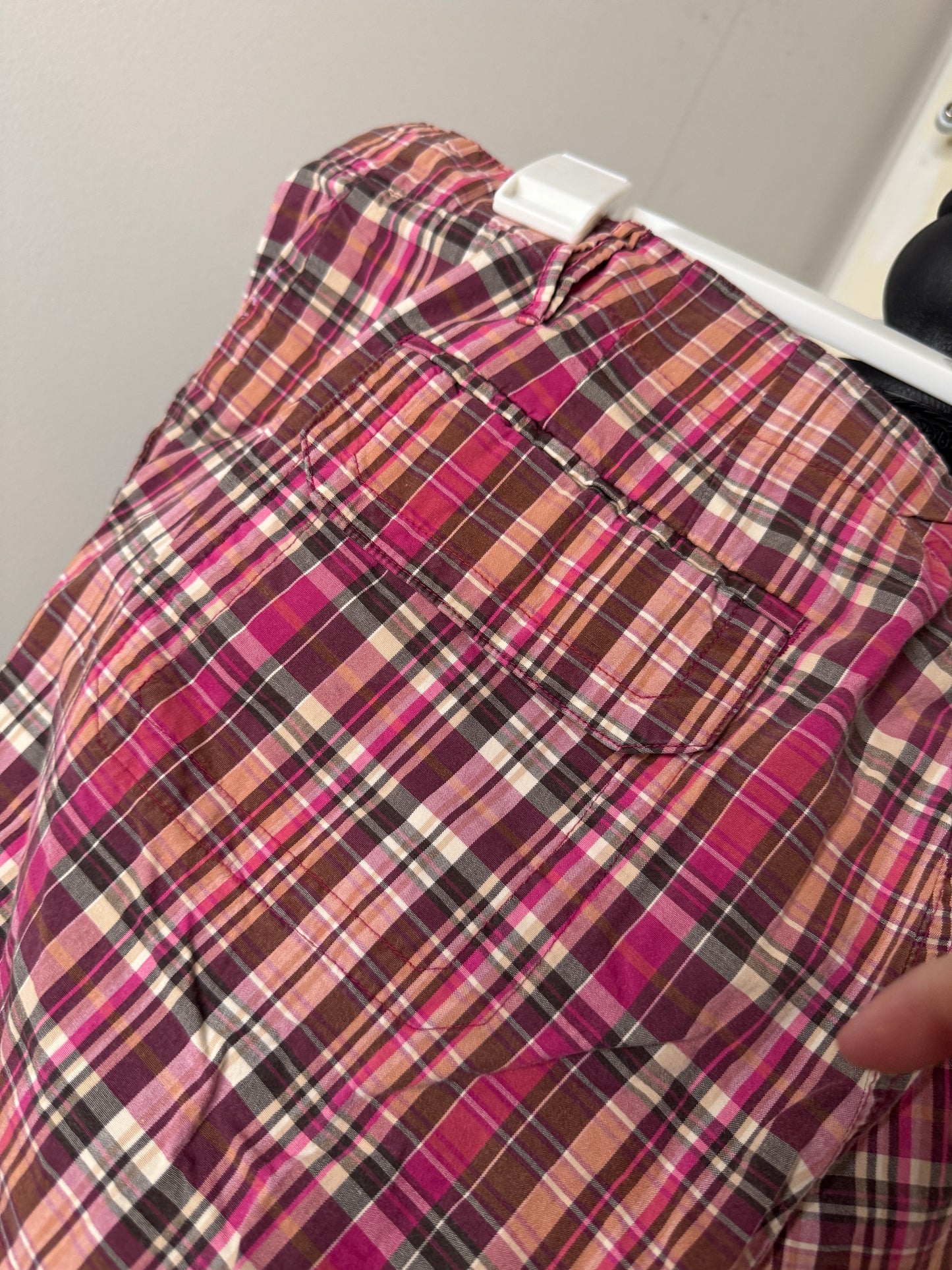 Manhattan Chino New York & Company Pink Plaid Shorts, size 16.