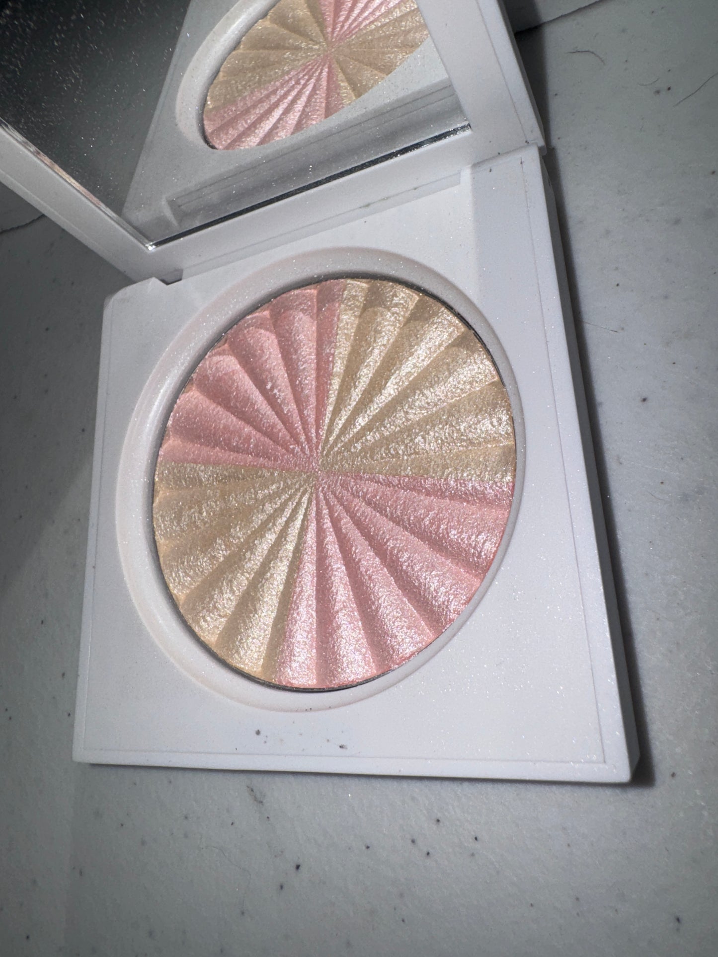 OFRA x Samantha March Start Inspired Highlighter