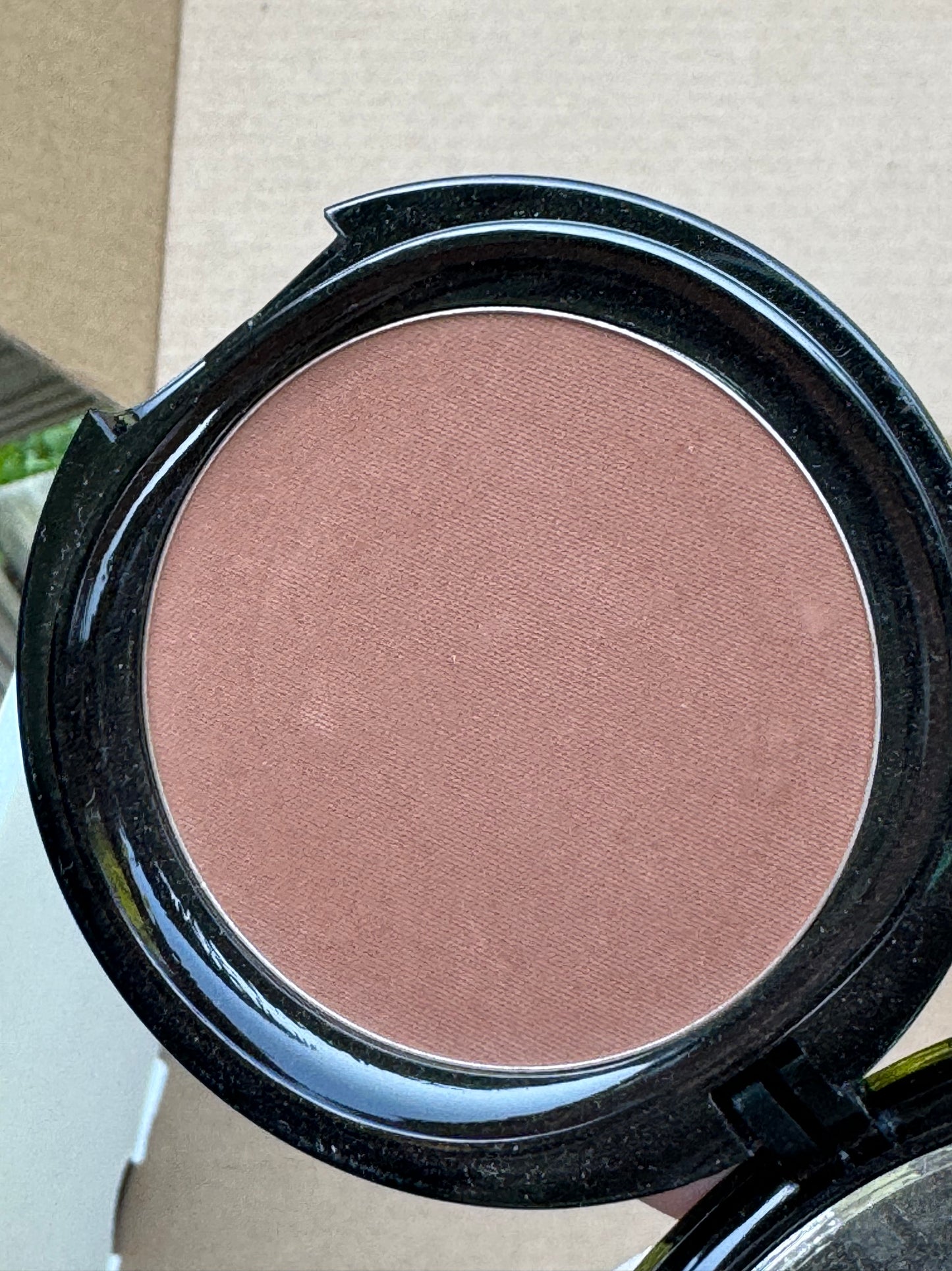 OSP Cosmetics Photochromatic Pressed Powder in Cocoa Bean