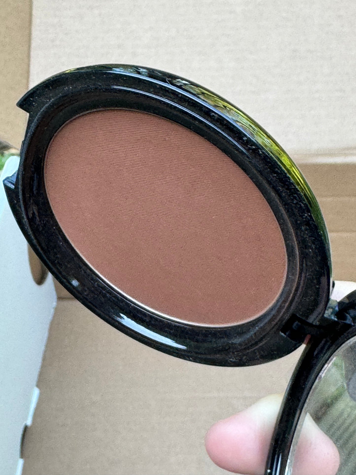 OSP Cosmetics Photochromatic Pressed Powder in Cocoa Bean