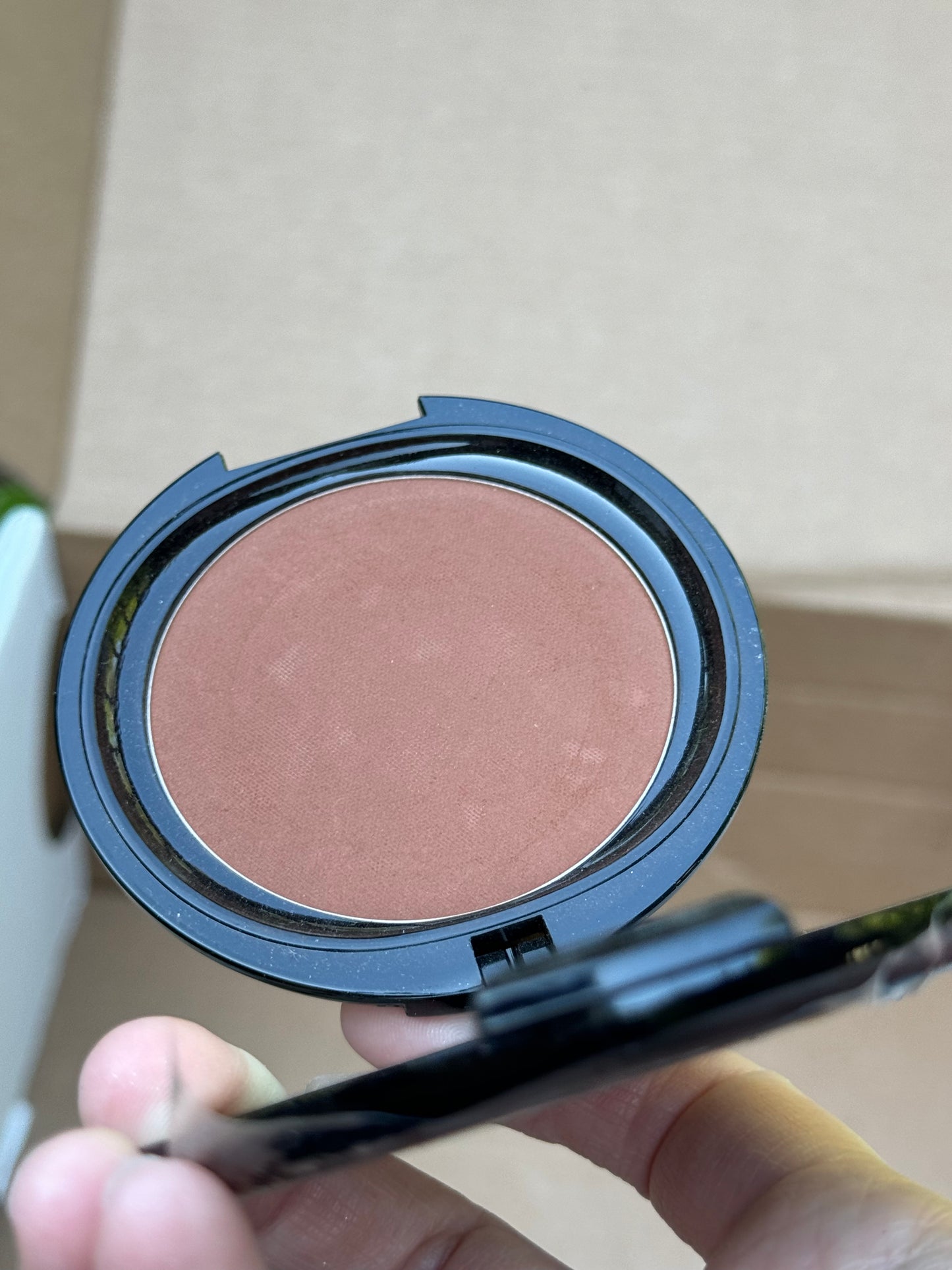 OSP Cosmetics Photochromatic Pressed Powder in Cocoa Bean