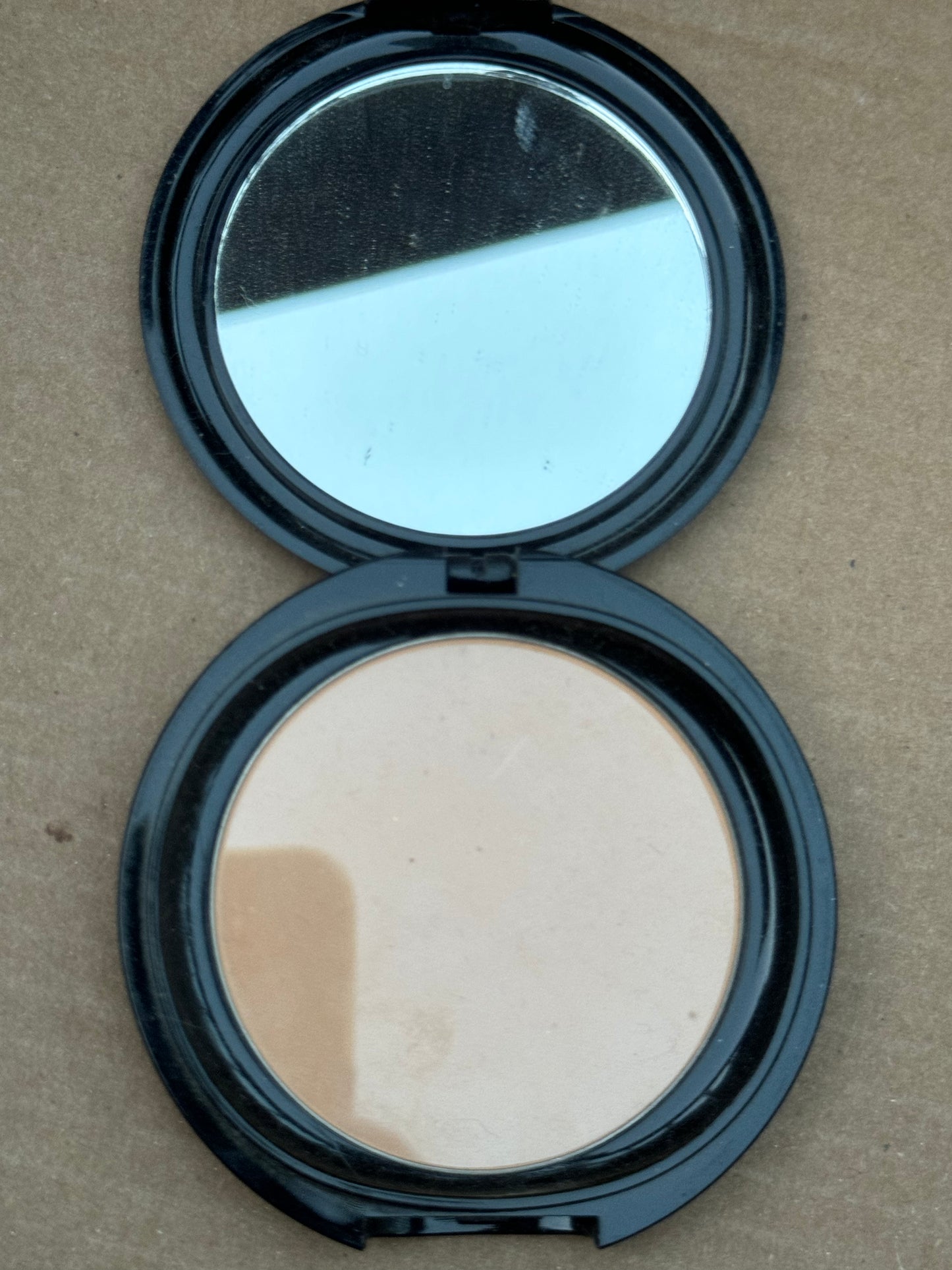 OSP Cosmetics Oil Free Pressed Powder in Matte Honey