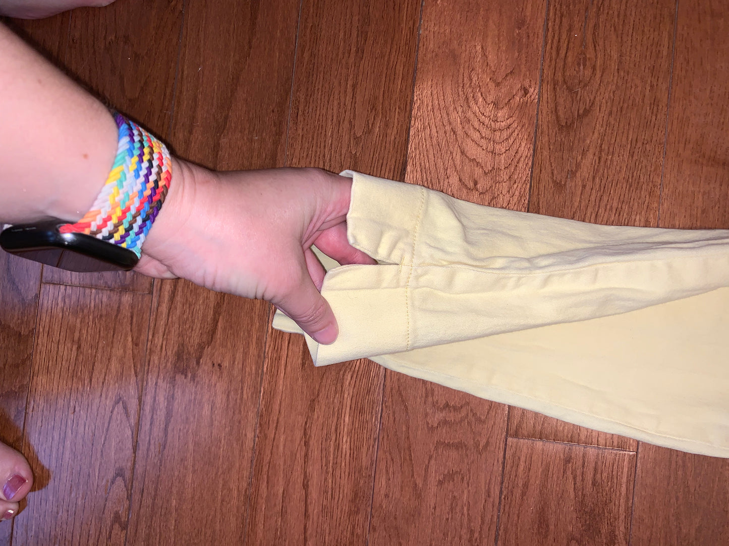 Yellow Guess Capri pants, Size Large