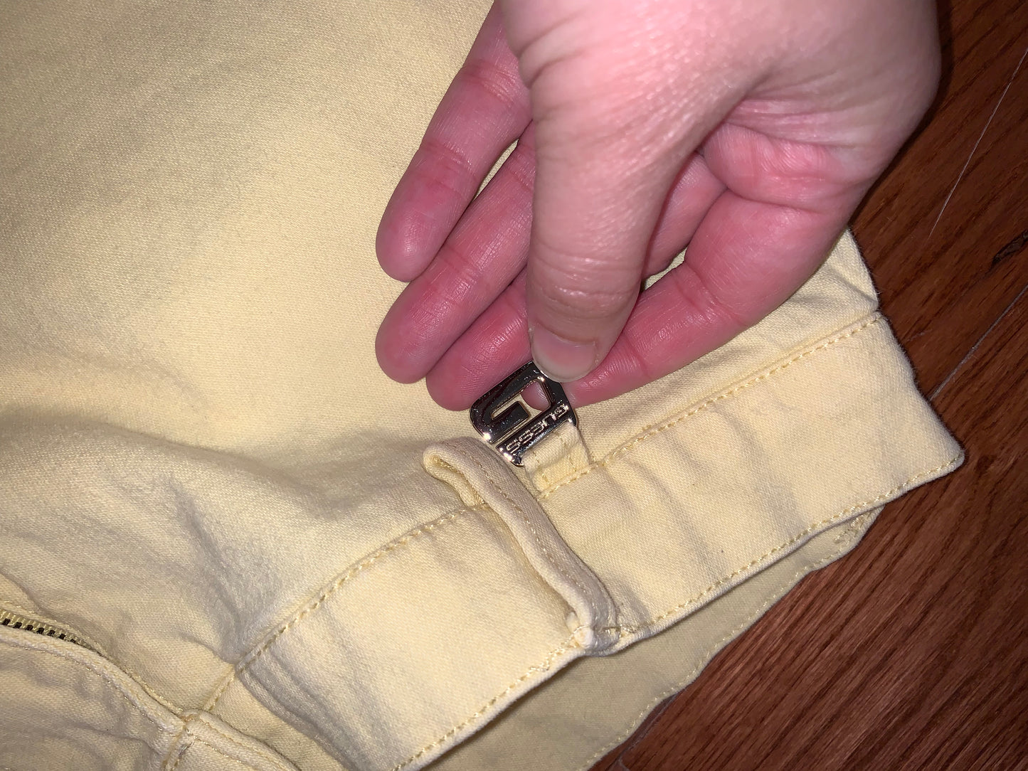 Yellow Guess Capri pants, Size Large