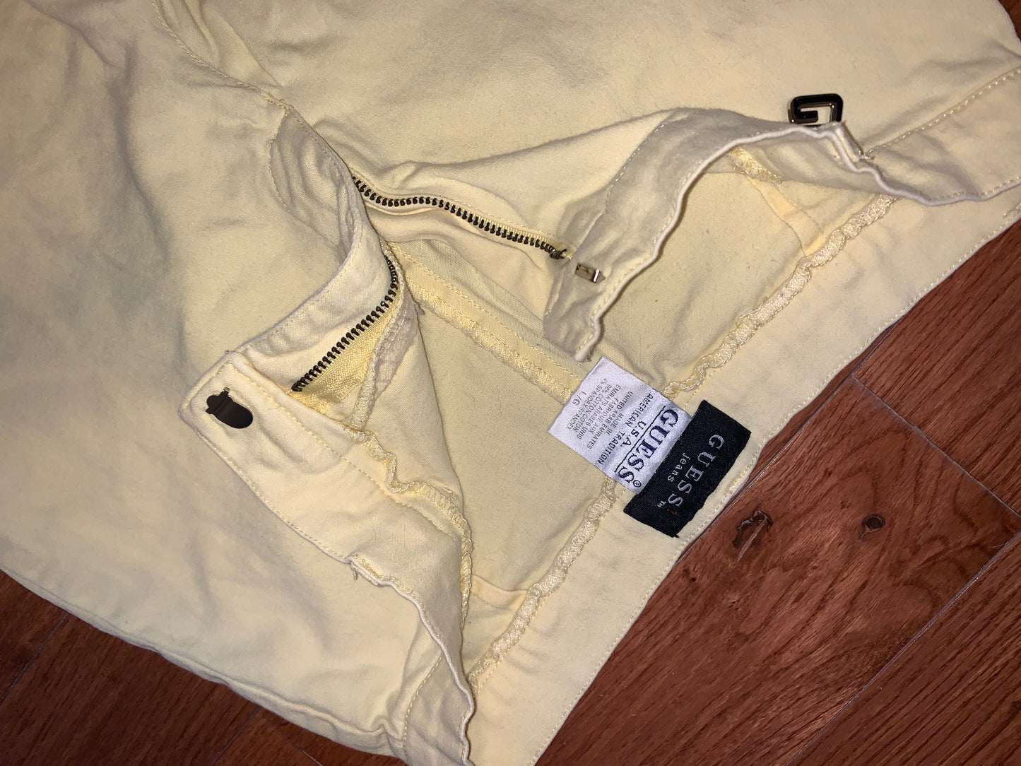 Yellow Guess Capri pants, Size Large