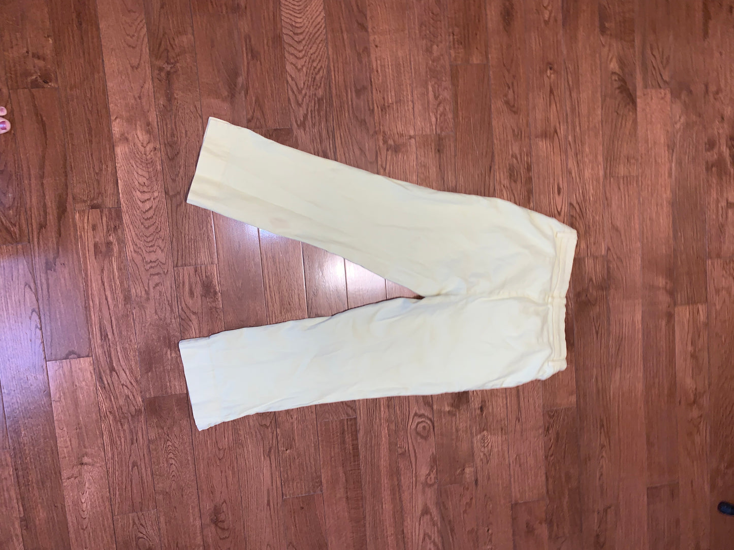Yellow Guess Capri pants, Size Large