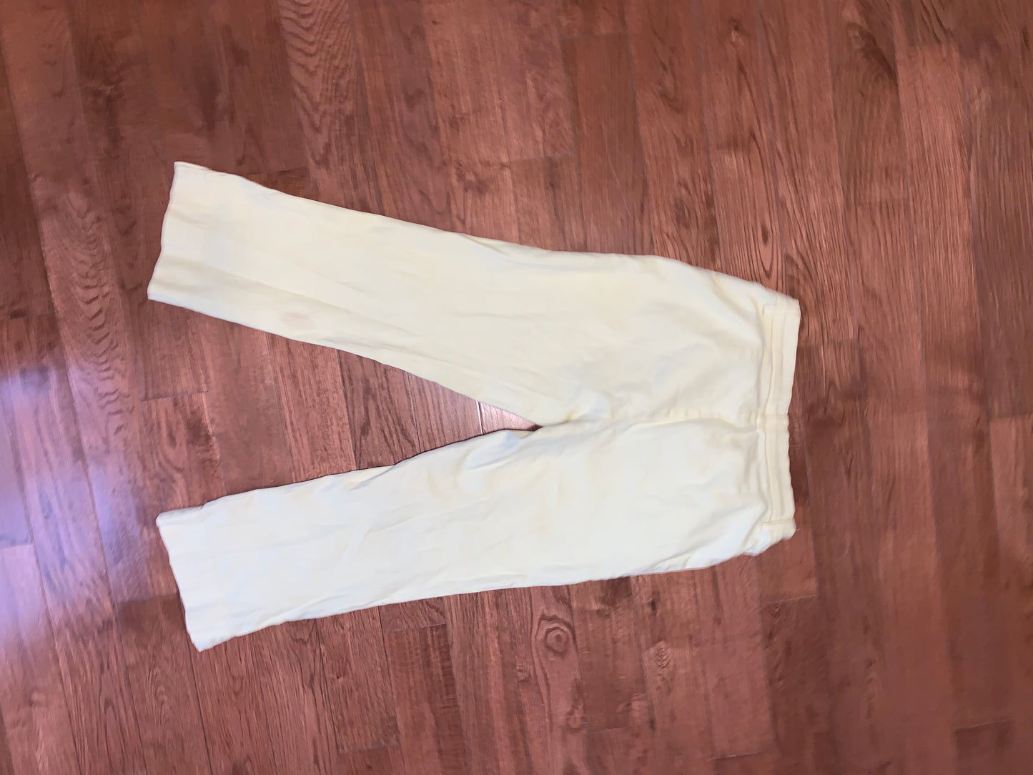 Yellow Guess Capri pants, Size Large