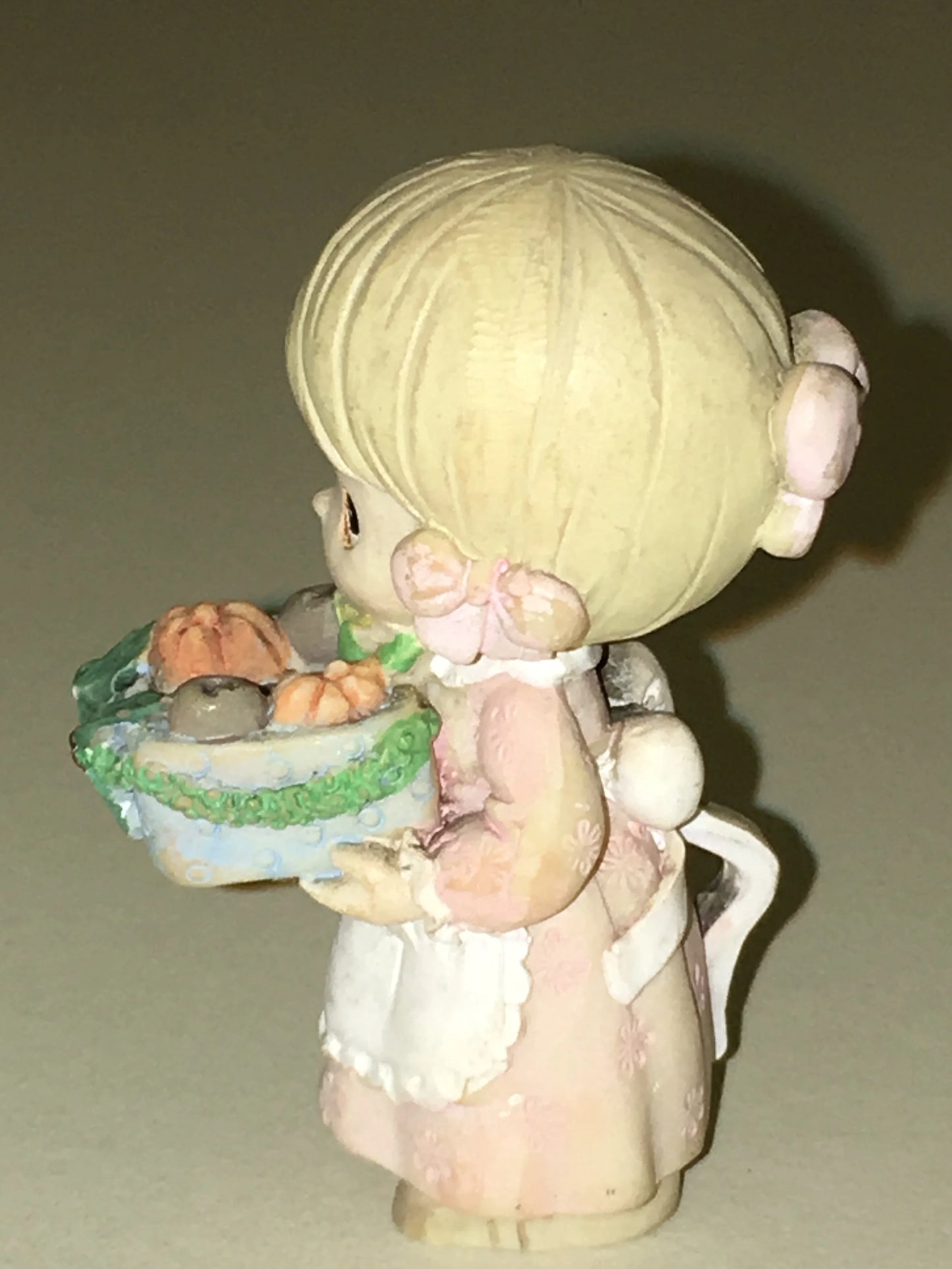 Vintage 1998 Precious Moments Christmas Figurine Girl