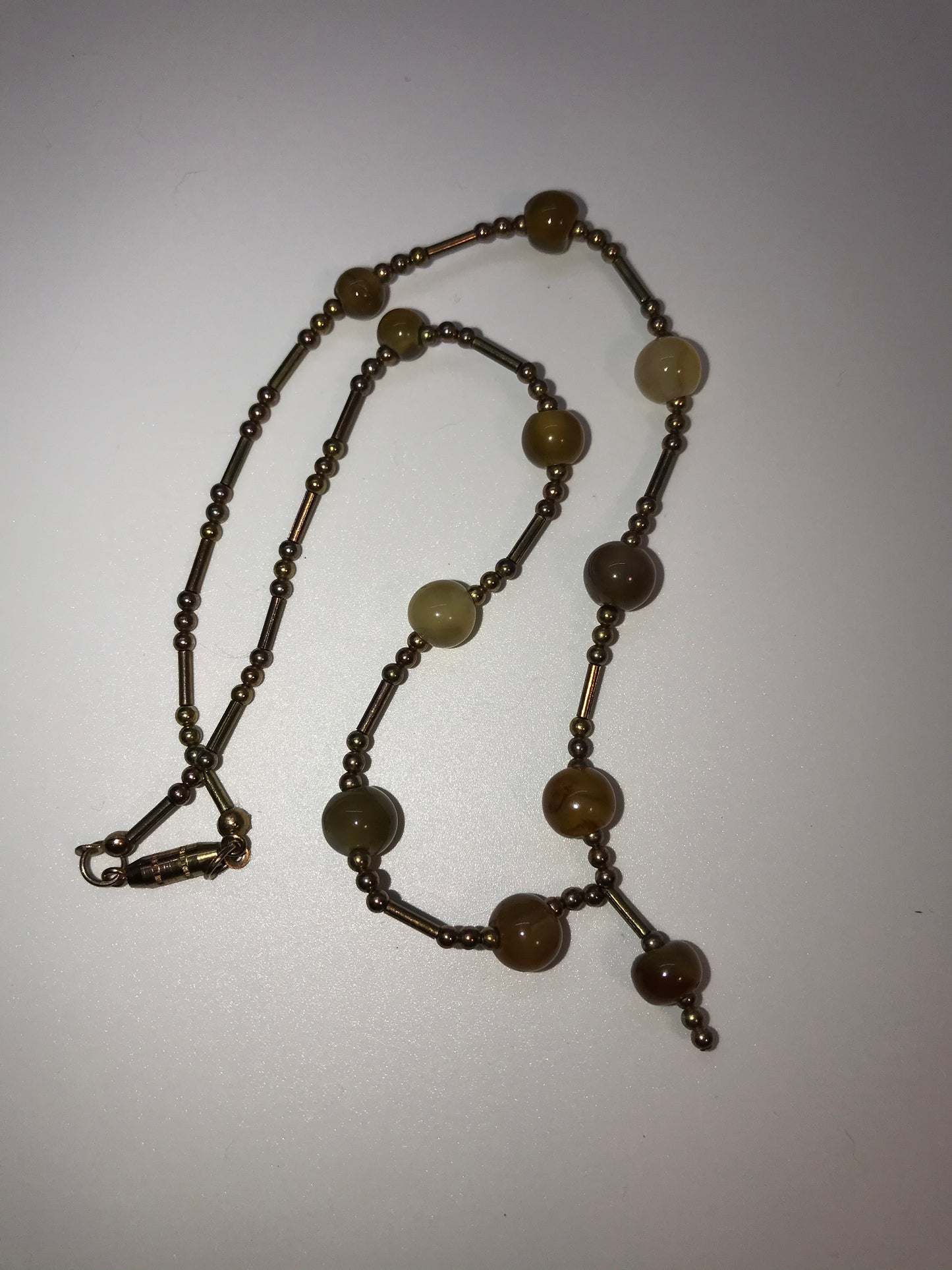 15 1/2" Agate and Gold Beaded Necklace