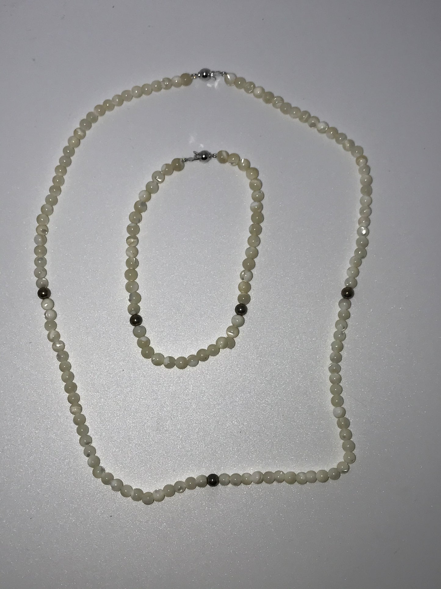 16 1/2" Mother Of Pearl Jewelry Set