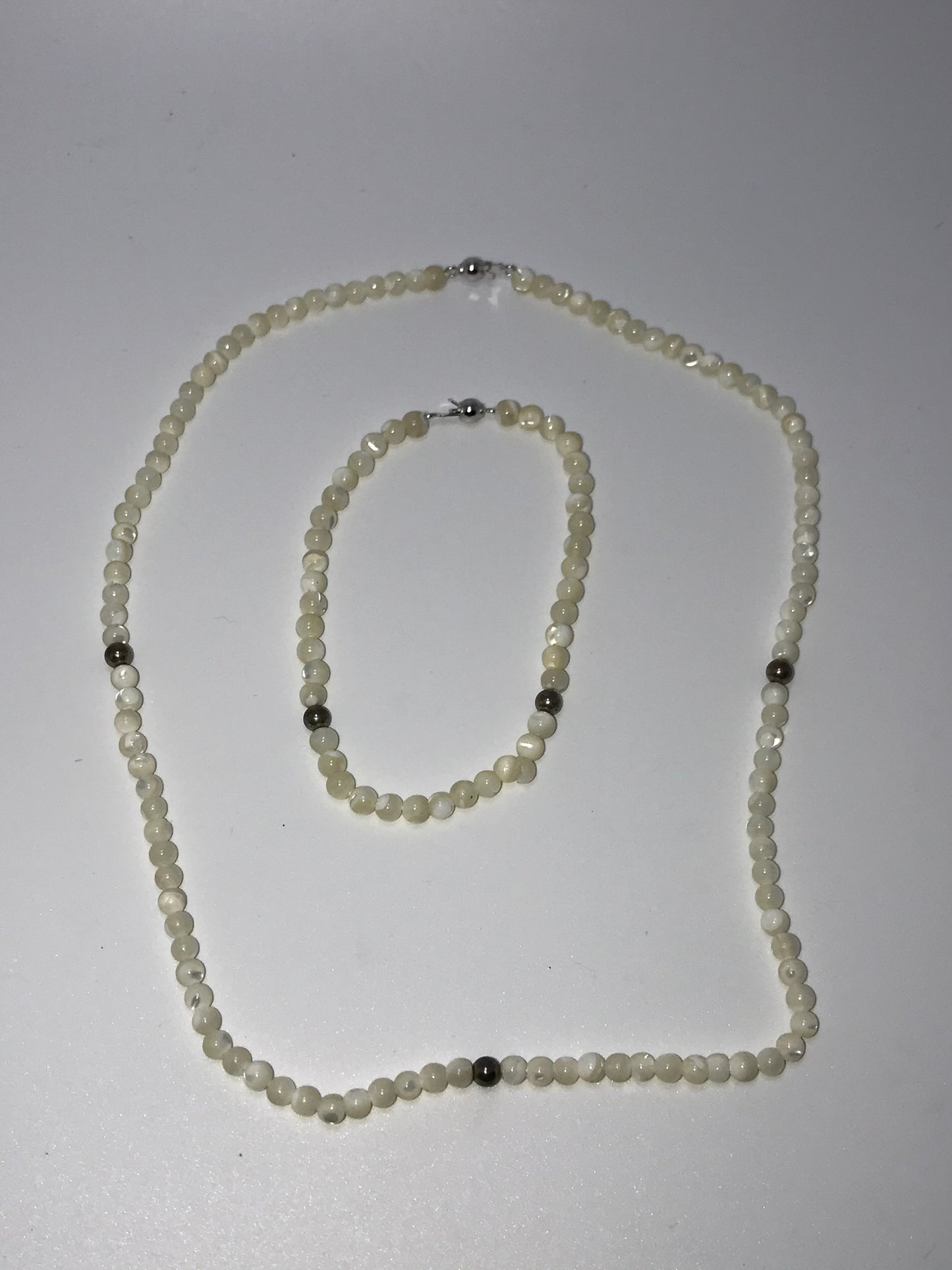 16 1/2" Mother Of Pearl Necklace With Matching Bracelet